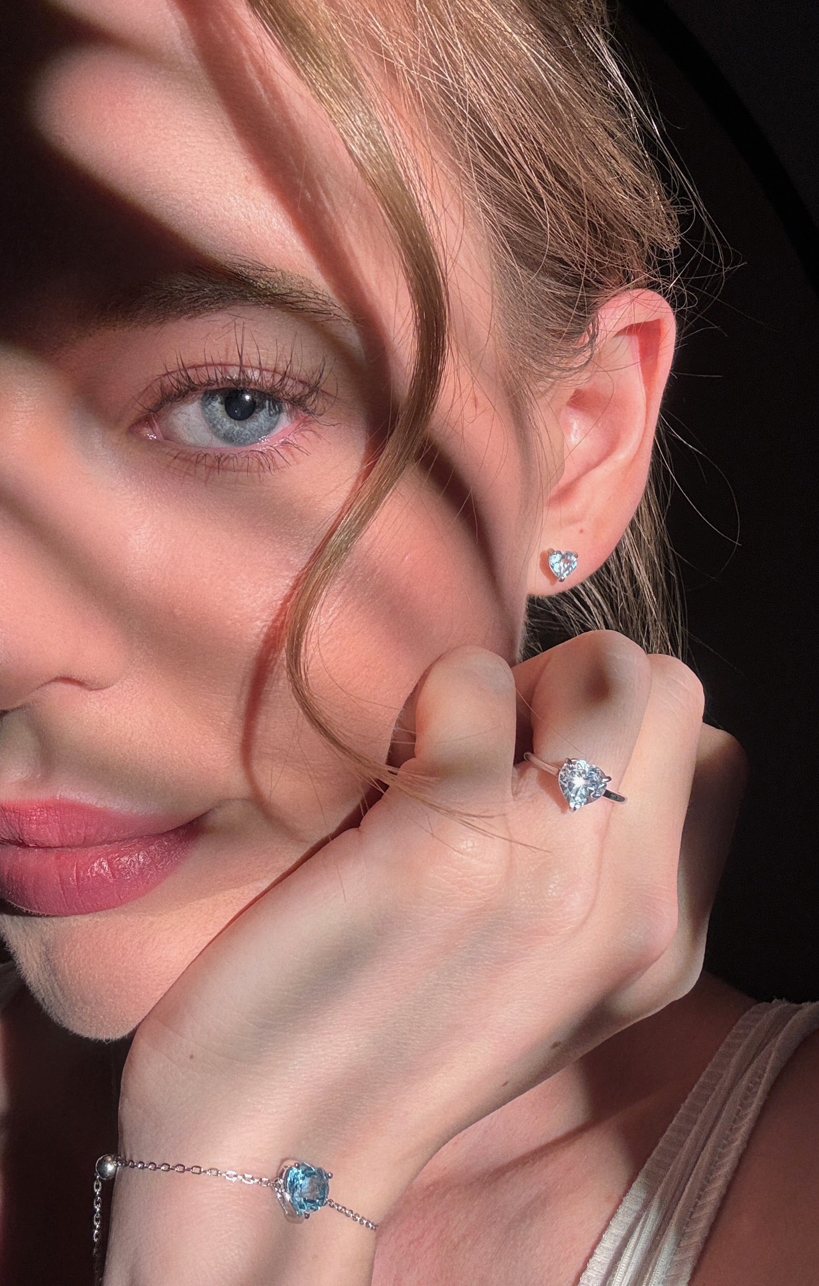 Blauer Topas Ohrstecker „Heart“