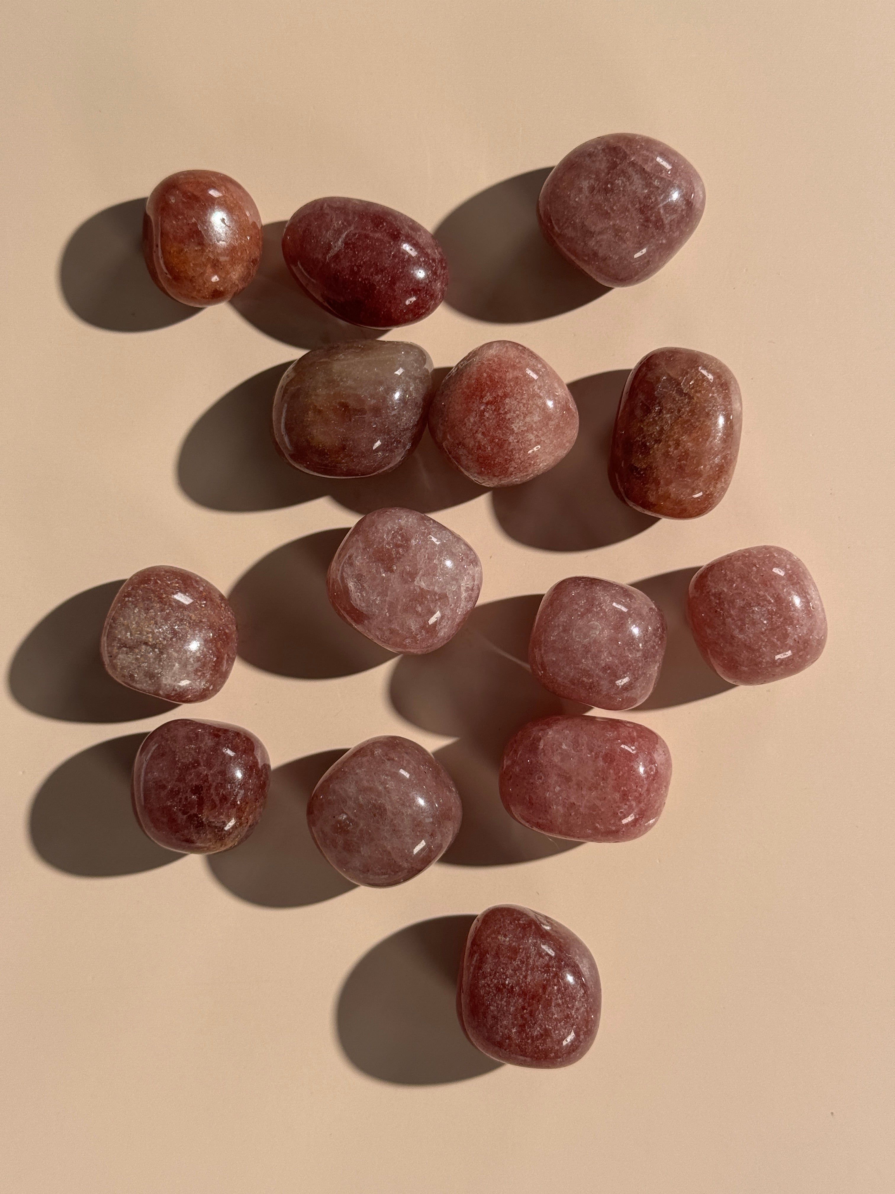 Erdbeerquarz Trommelstein