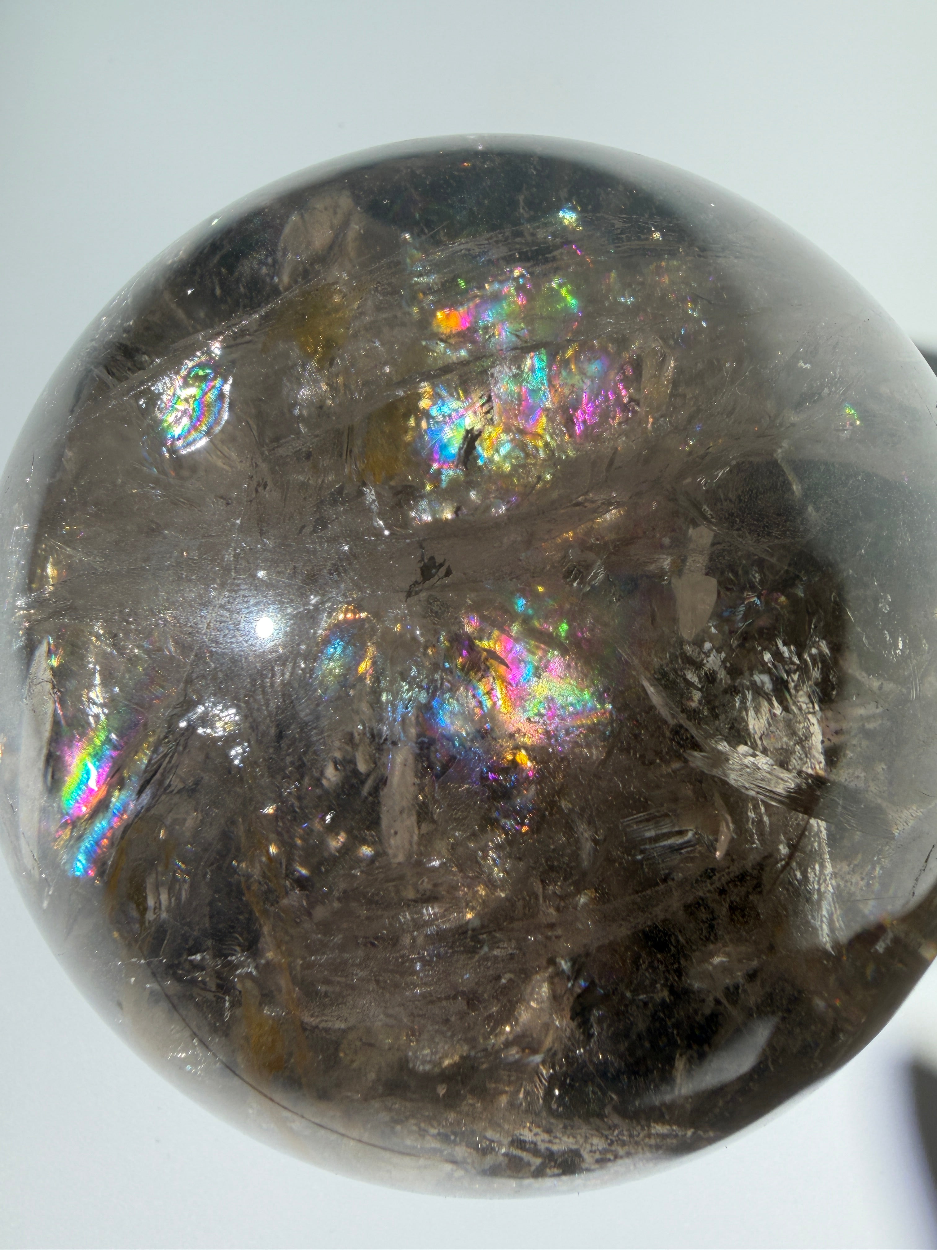 Rauchquarz Kugel XL mit Regenbögen