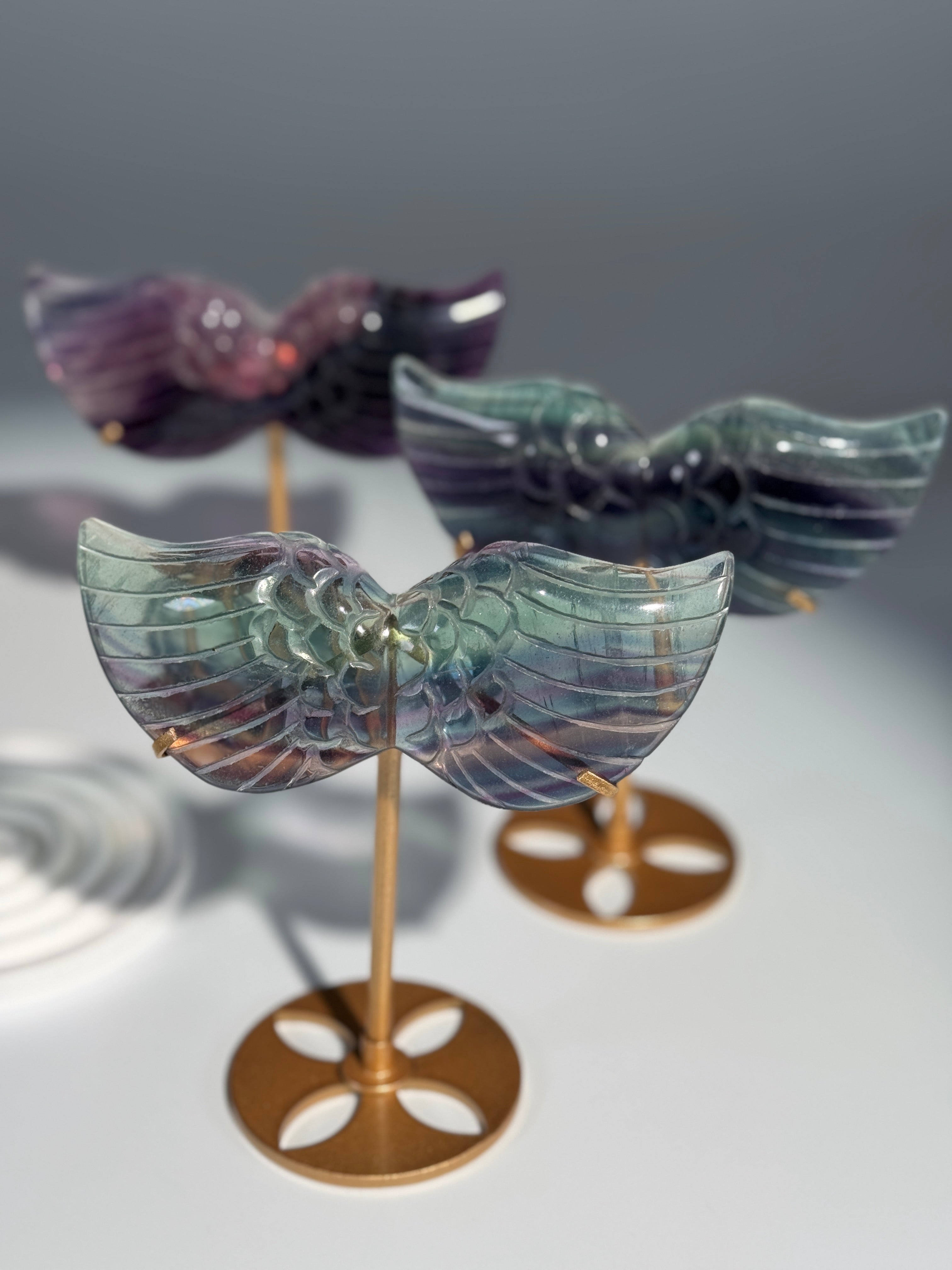 Fluorit Flügel auf goldfarbener Halterung