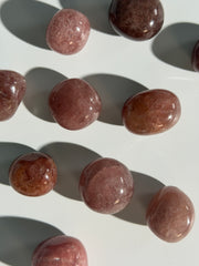 Erdbeerquarz Trommelstein