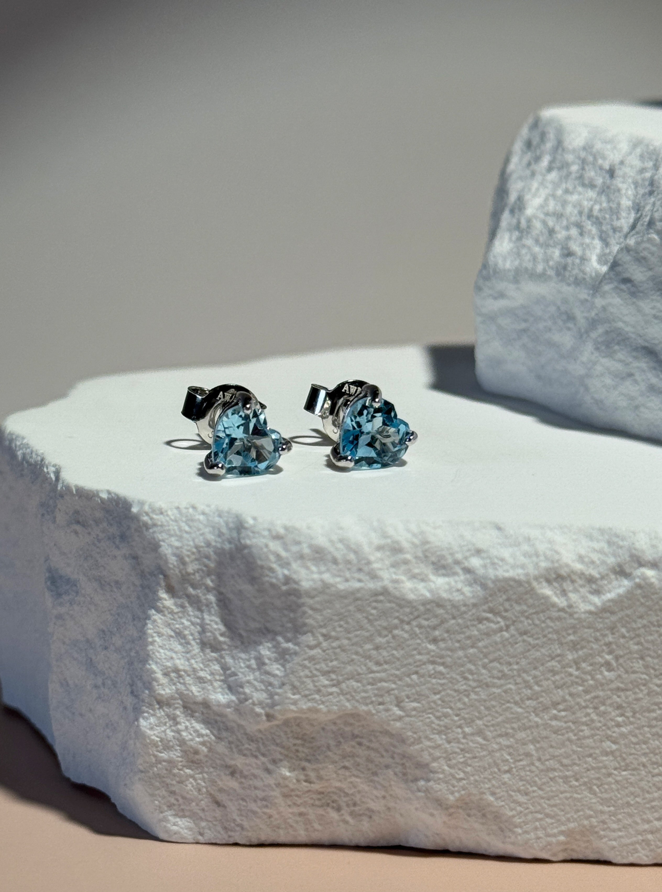 Blauer Topas Ohrstecker „Heart“