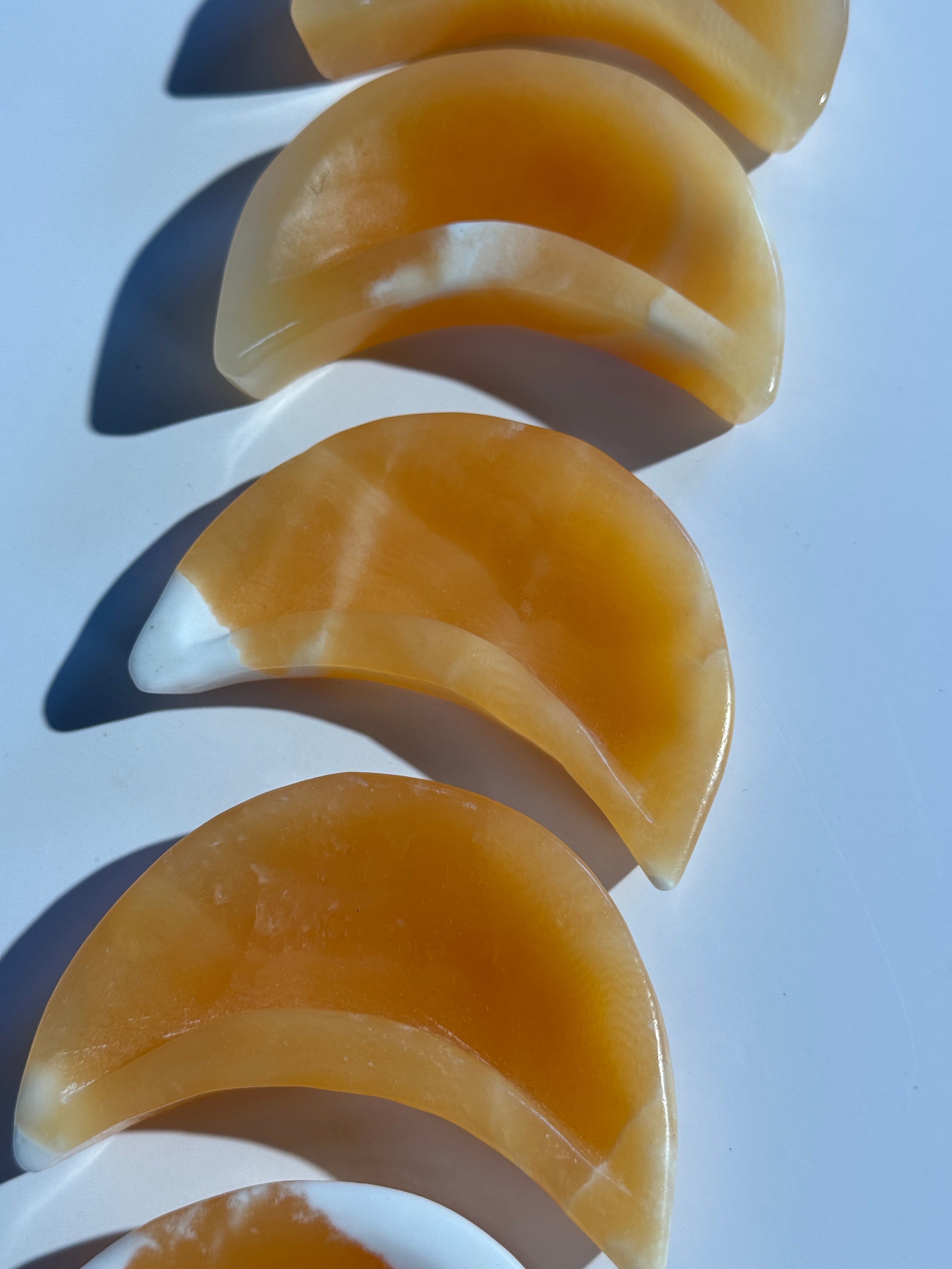 Orangencalcit Schale Mond
