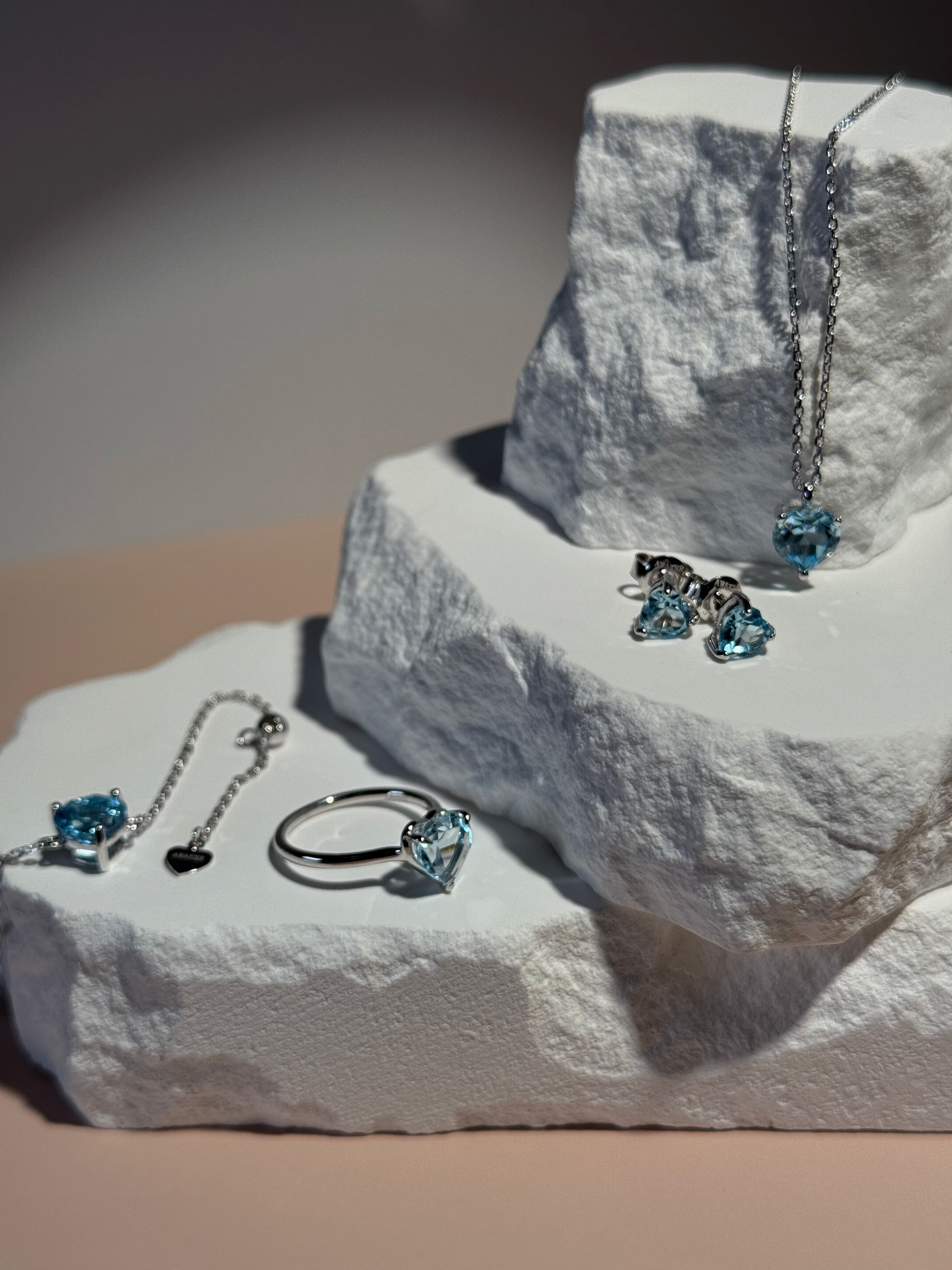 Blauer Topas Ohrstecker „Heart“