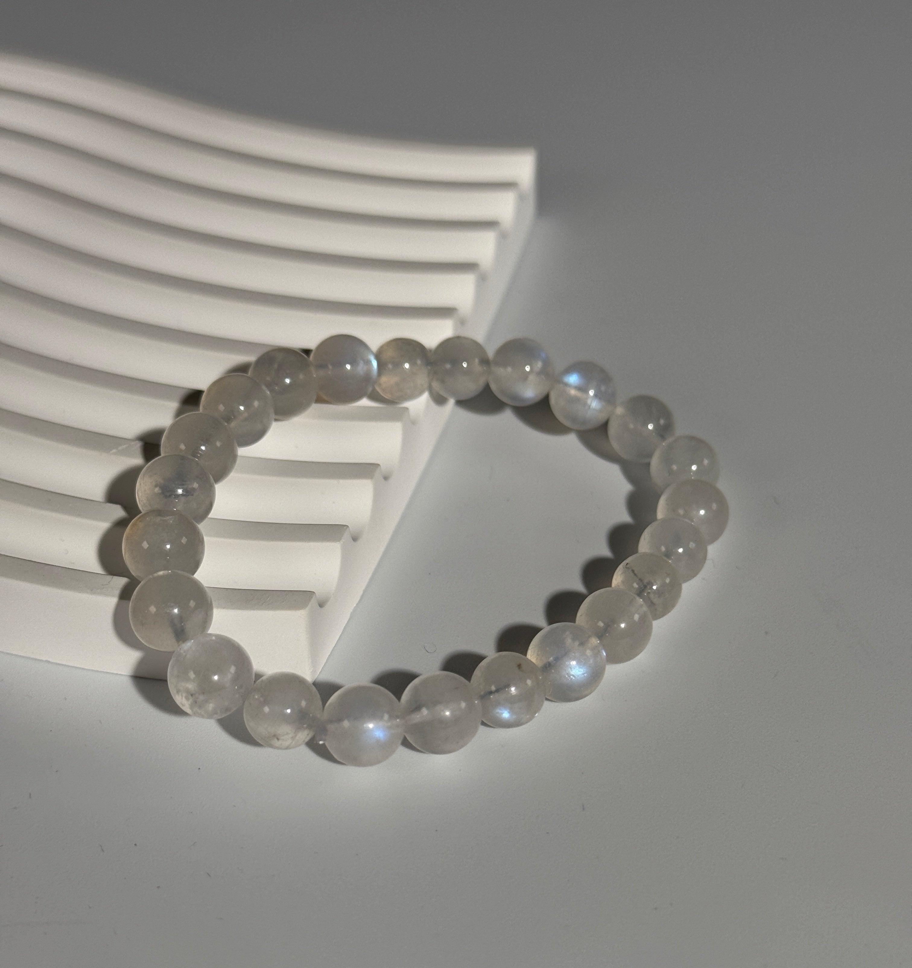 Weißer Labradorit / Mondstein Kugelarmband