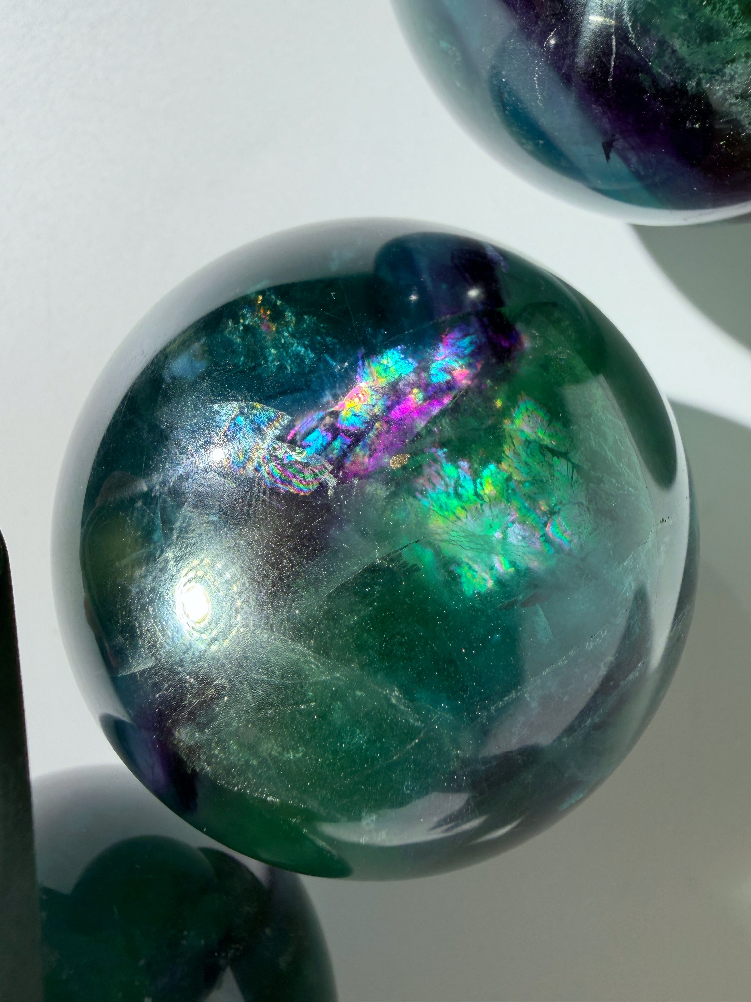 Aurora Fluorit Kugel mit Regenbögen