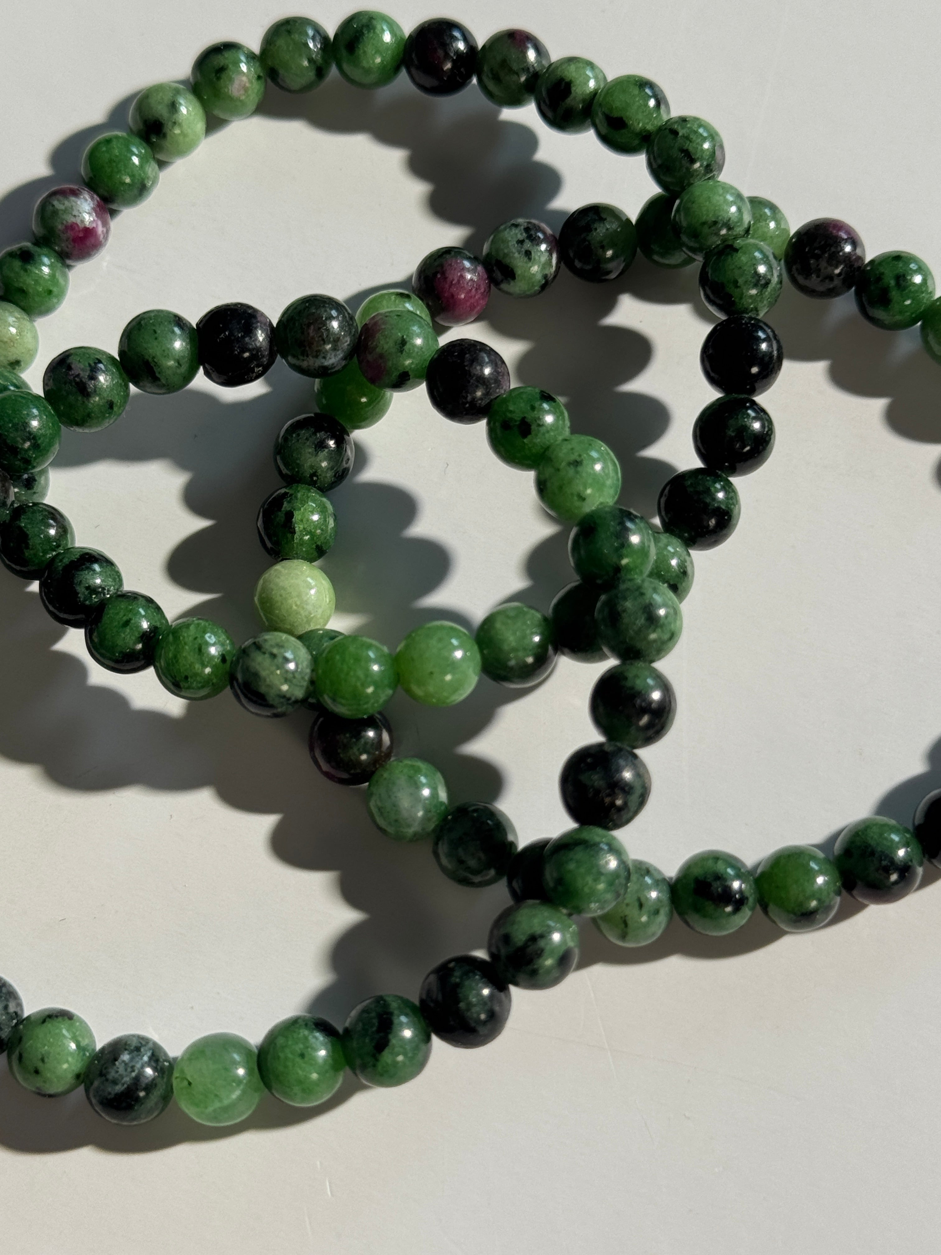 Rubin in Zoisit Kugelarmband