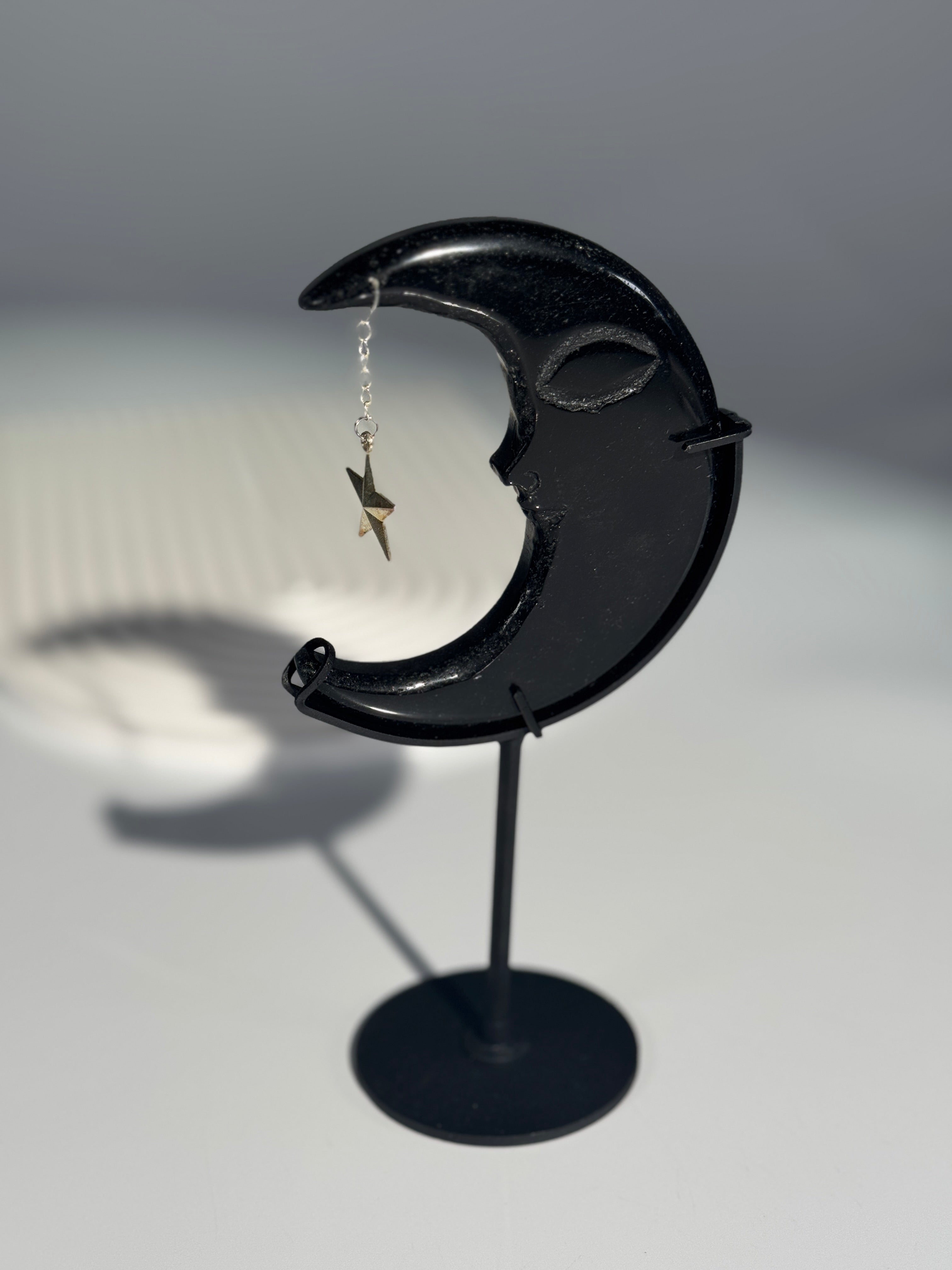 Obsidian Mond mit Sternchen