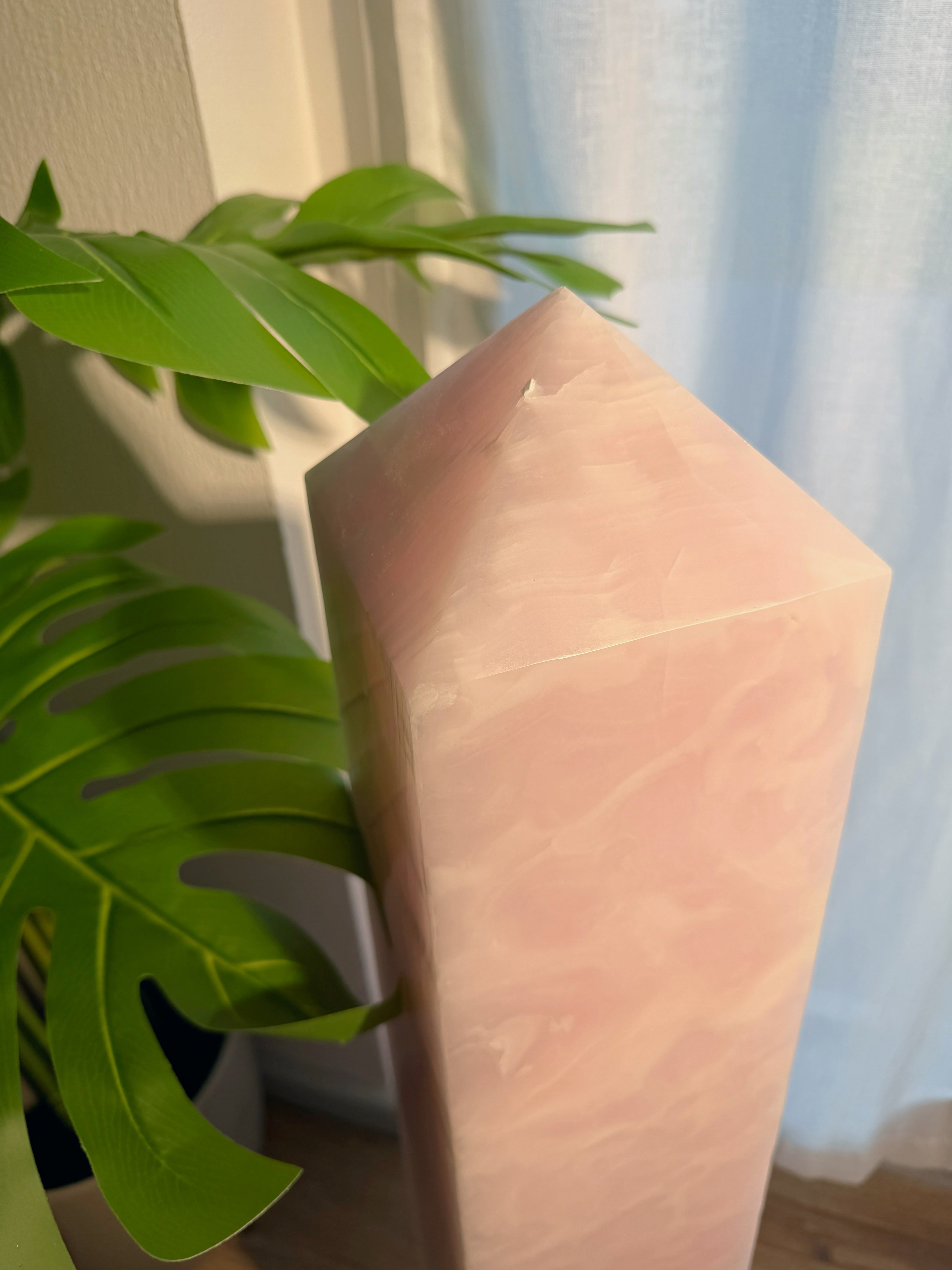 Mangano Calcit Obelisk XL | 48kg | UV-Aktiv