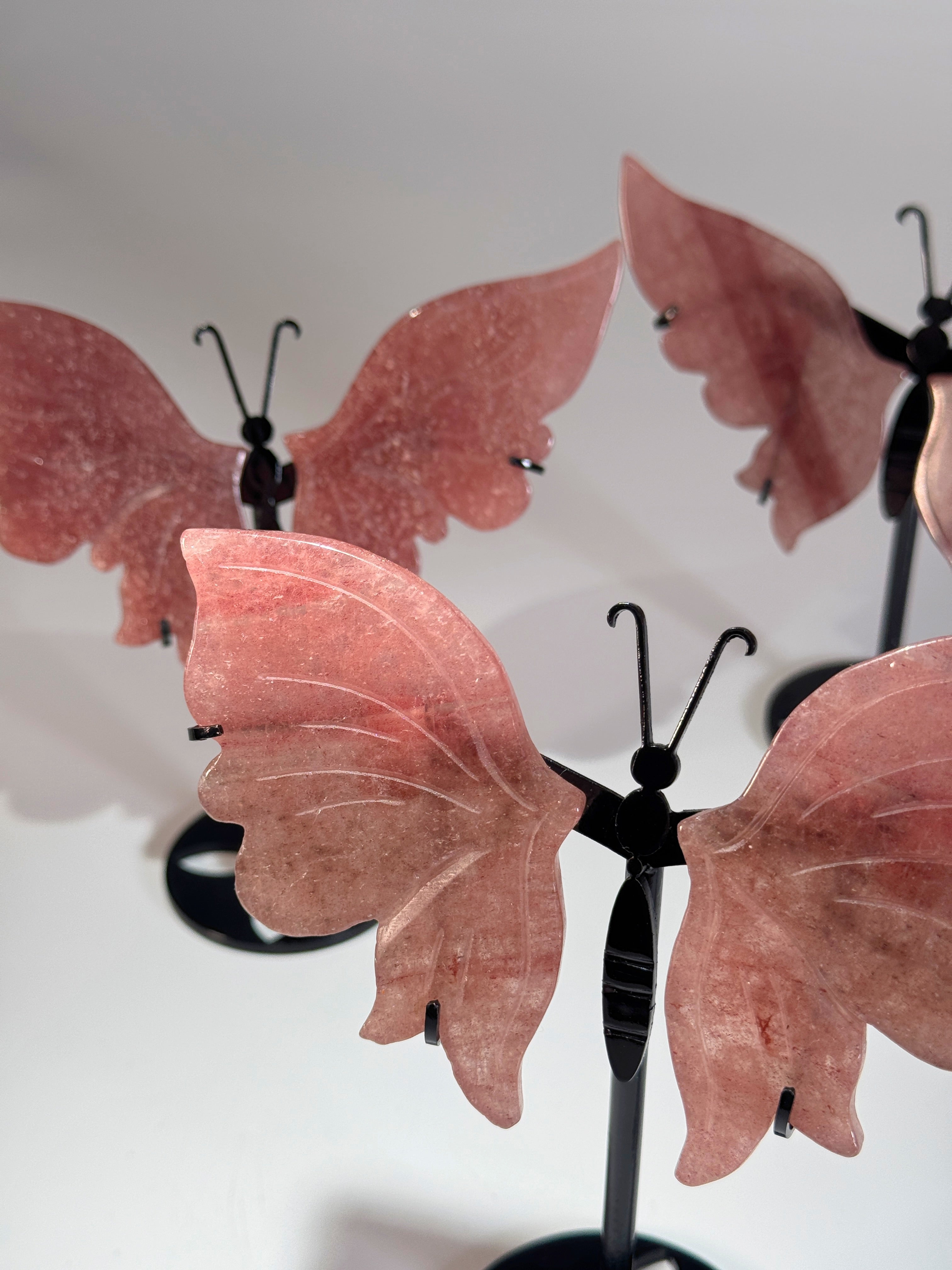 Erdbeerquarz Schmetterling