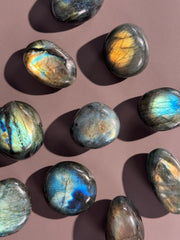 Labradorit Trommelstein