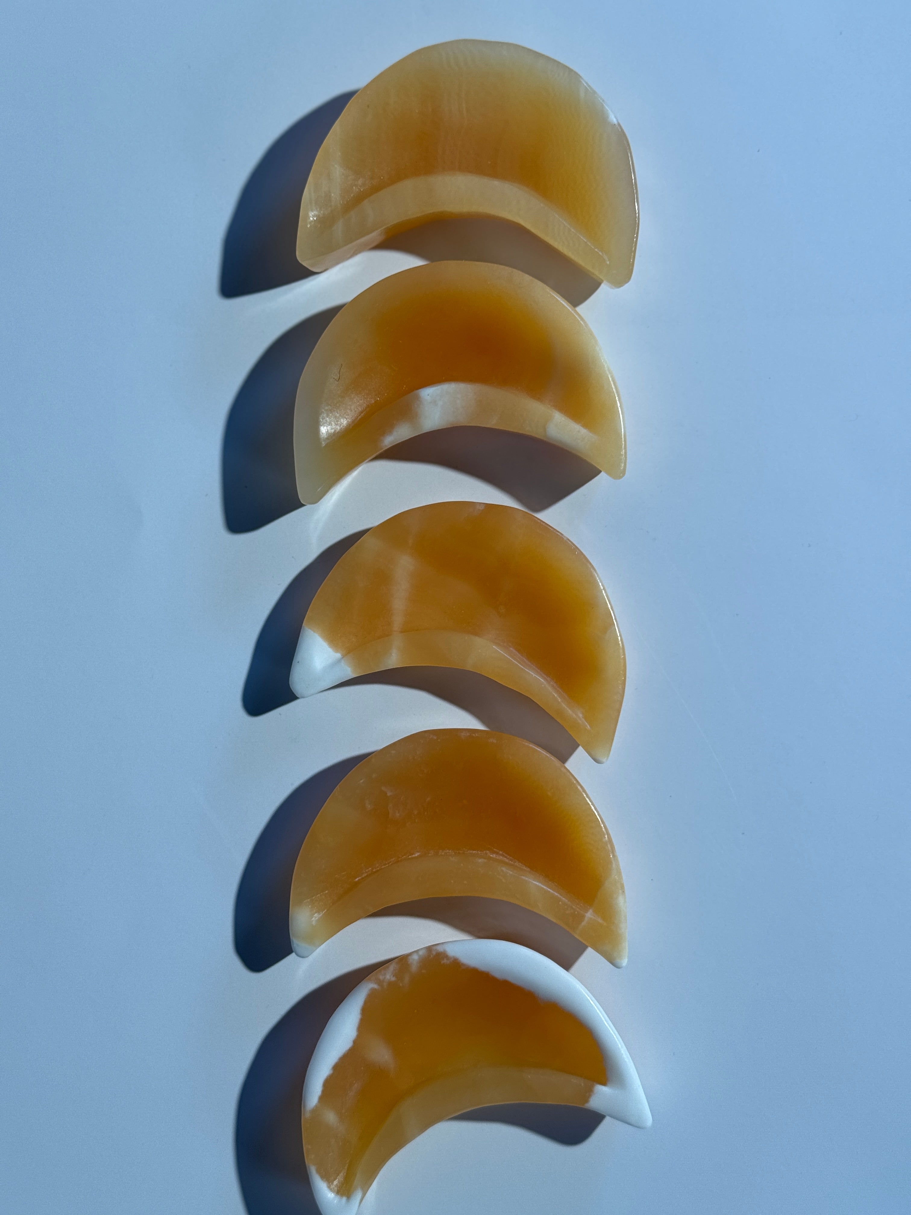 Orangencalcit Schale Mond
