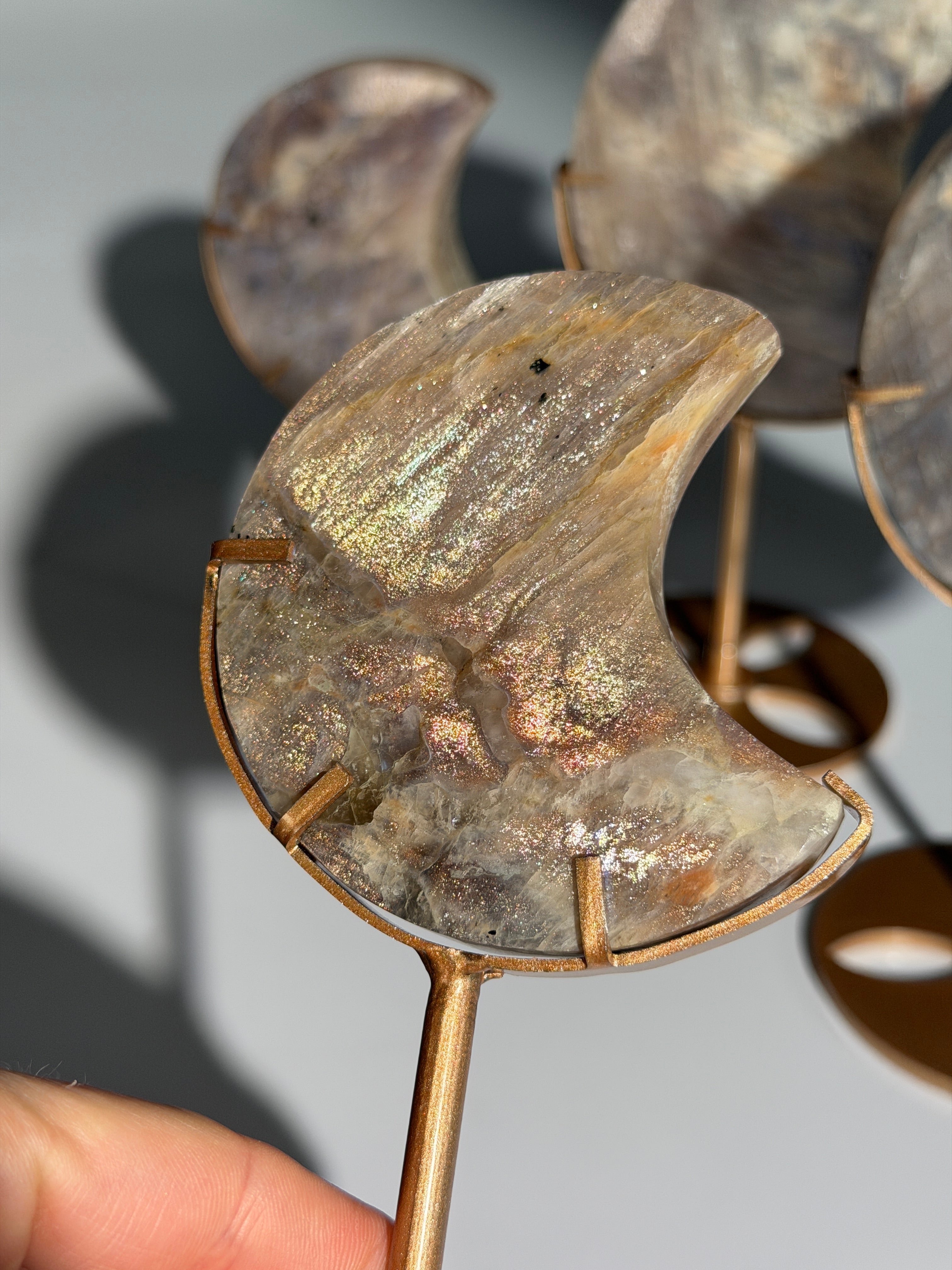 Mondstein Mond auf goldfarbener Halterung🌙