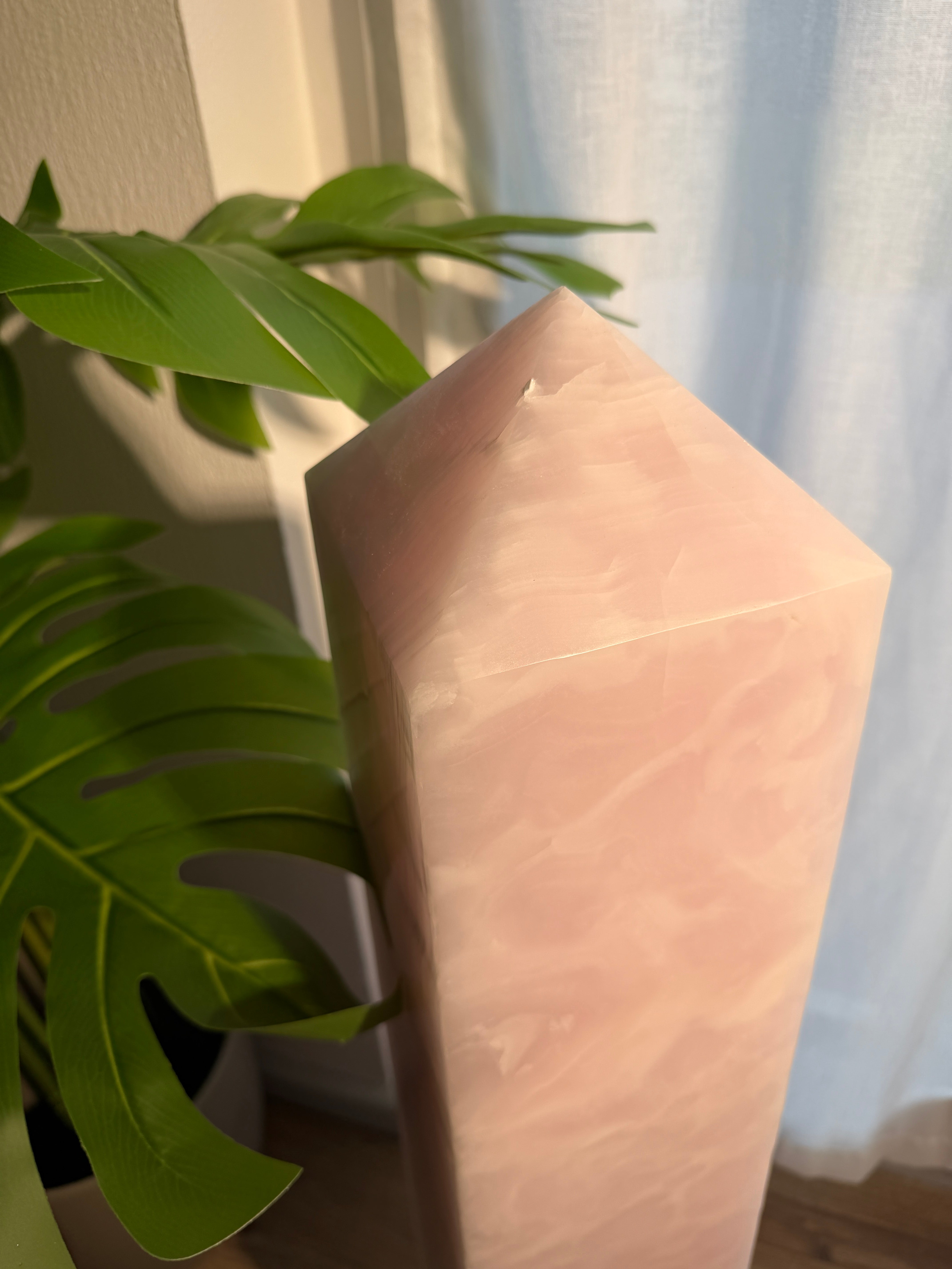 Mangano Calcit Obelisk XL | 48kg | UV-Aktiv