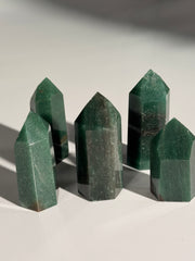 Grüner Erdbeerquarz Turm (Aventurin)