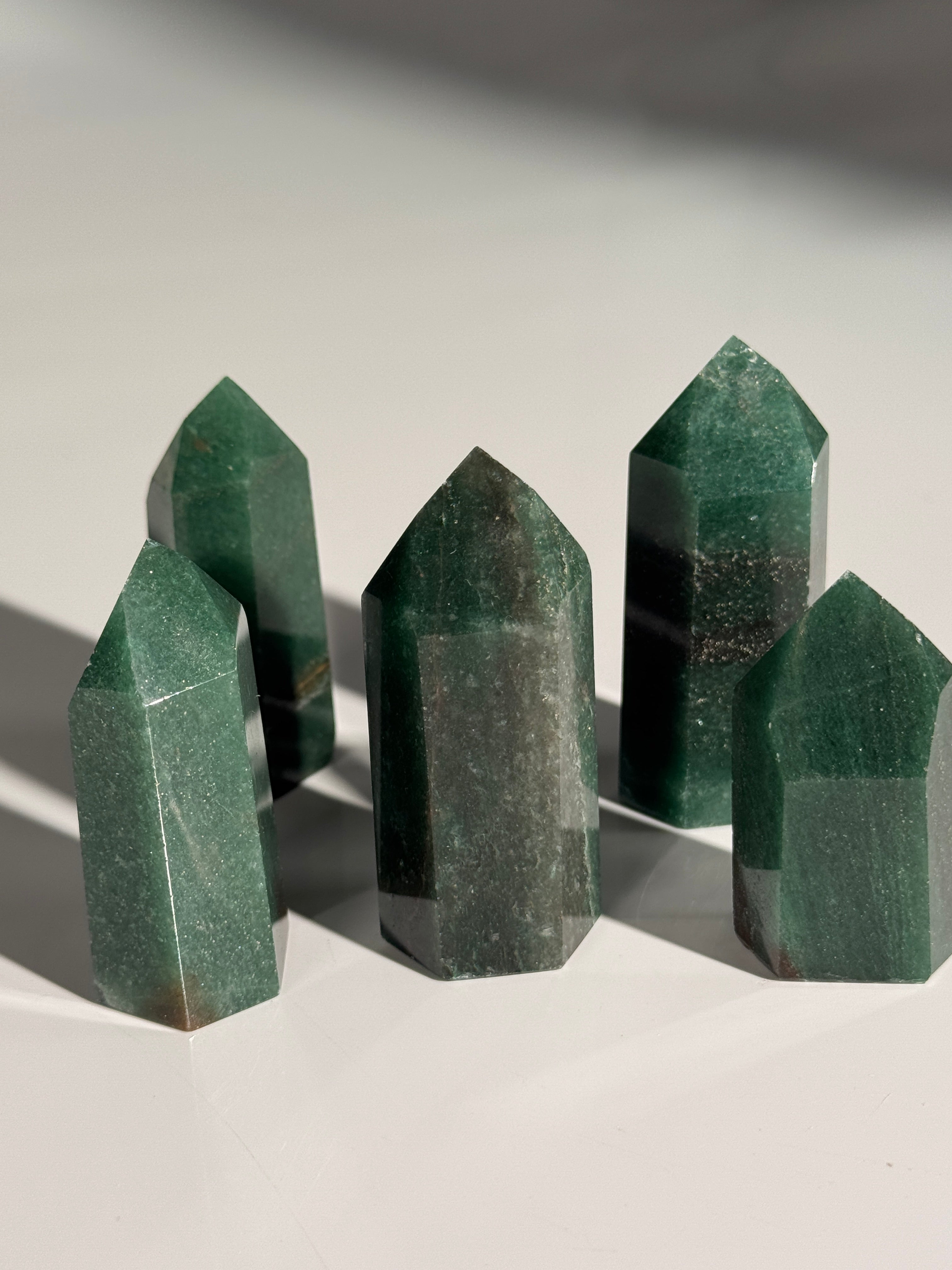 Grüner Erdbeerquarz Turm (Aventurin)