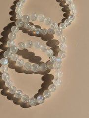 Weißer Labradorit / Mondstein Kugelarmband