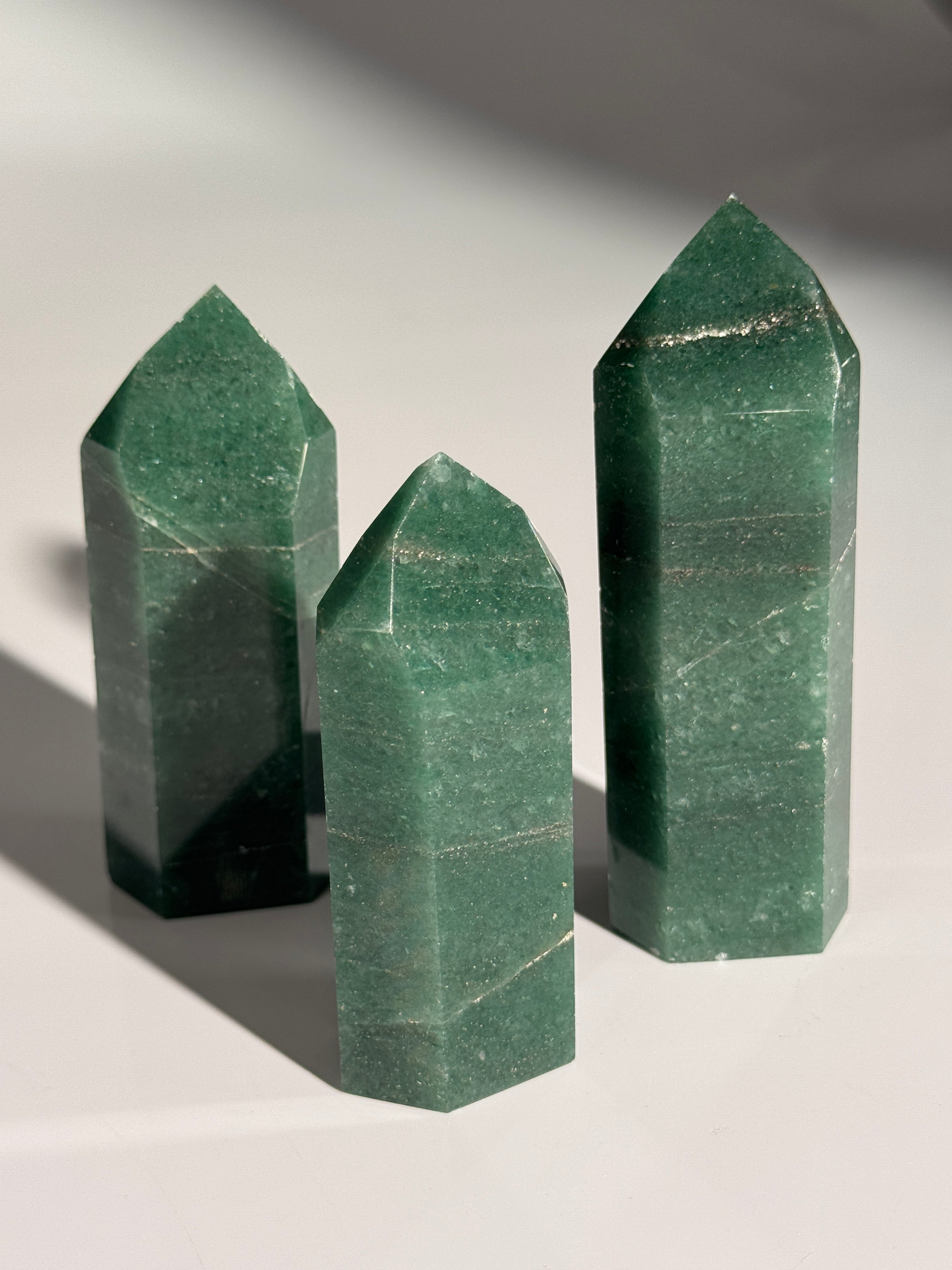 Grüner Erdbeerquarz Turm (Aventurin)