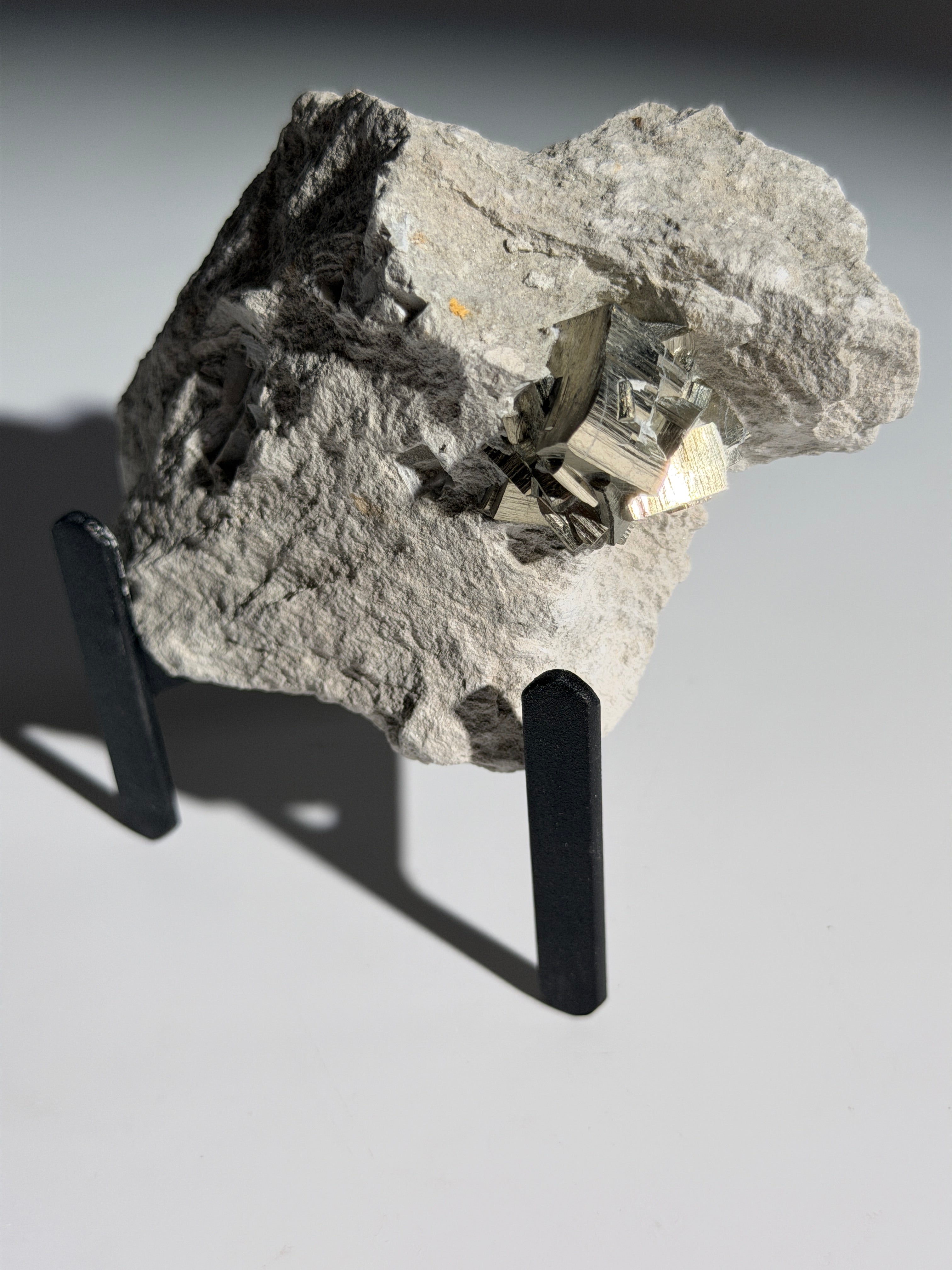 Pyrit auf Matrix | Handmined