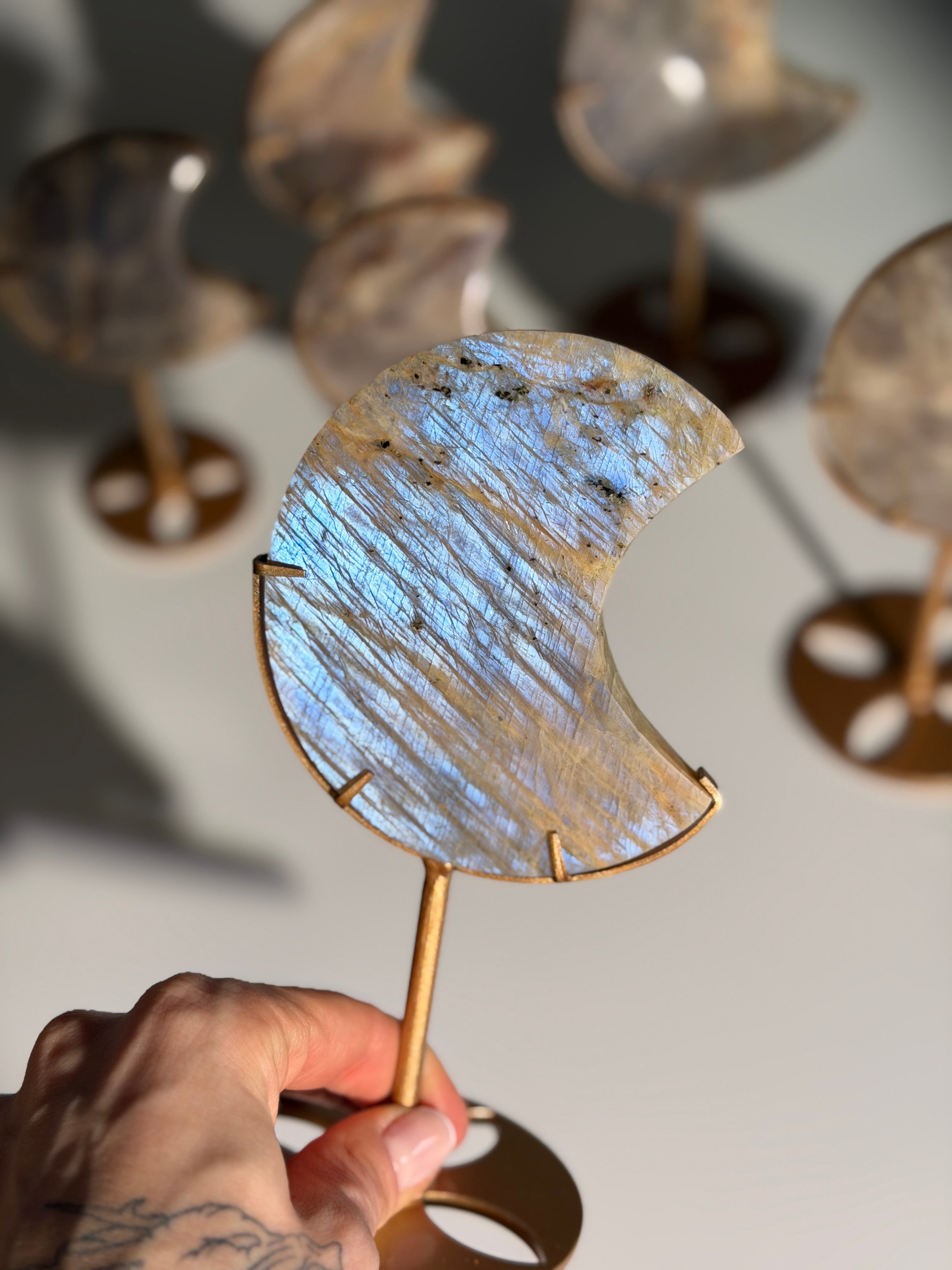 Mondstein Mond auf goldfarbener Halterung🌙