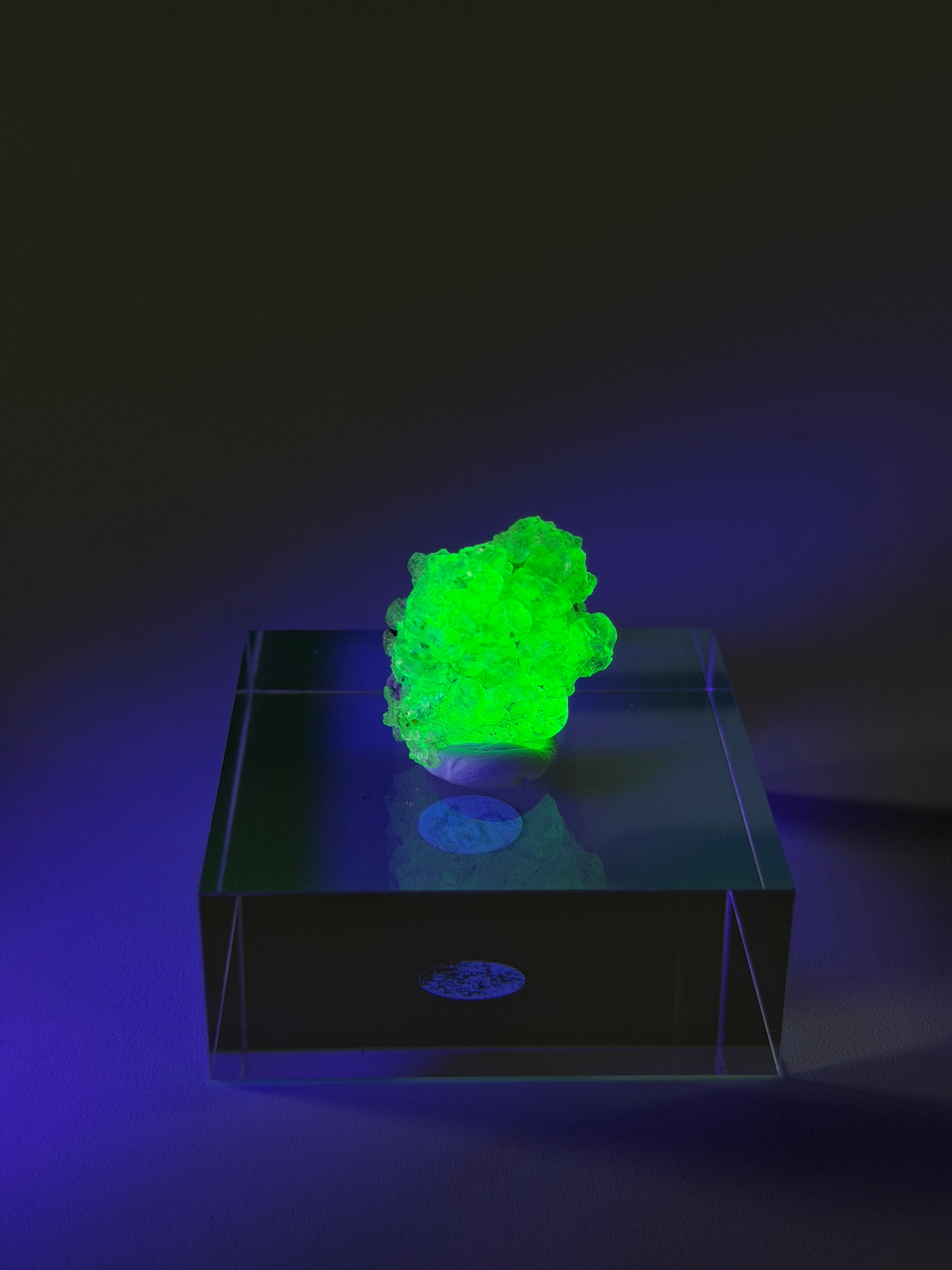 Hyalit Opal | starke UV-Reaktion | small