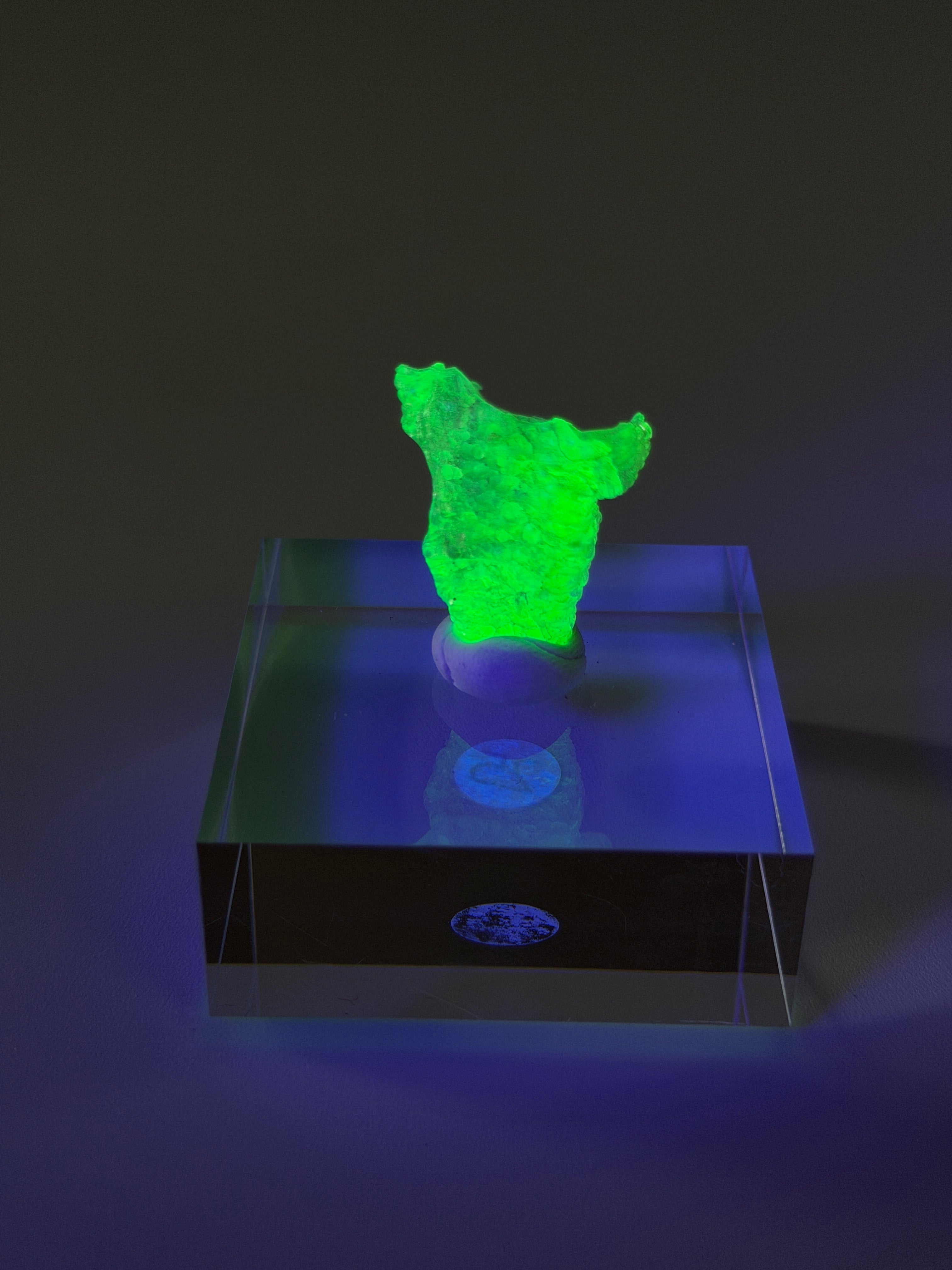Hyalit Opal | starke UV-Reaktion | small