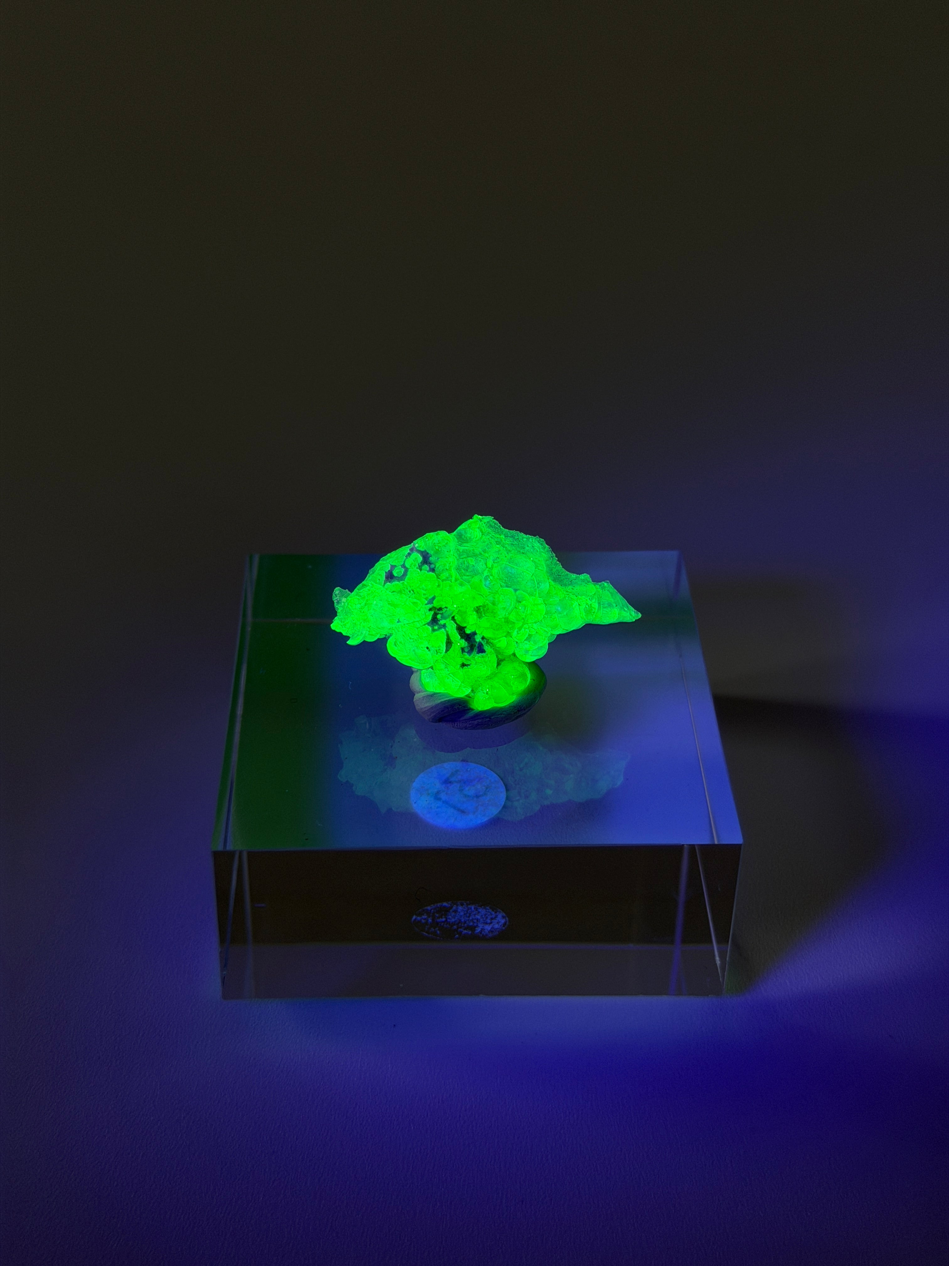 Hyalit Opal | starke UV-Reaktion | small