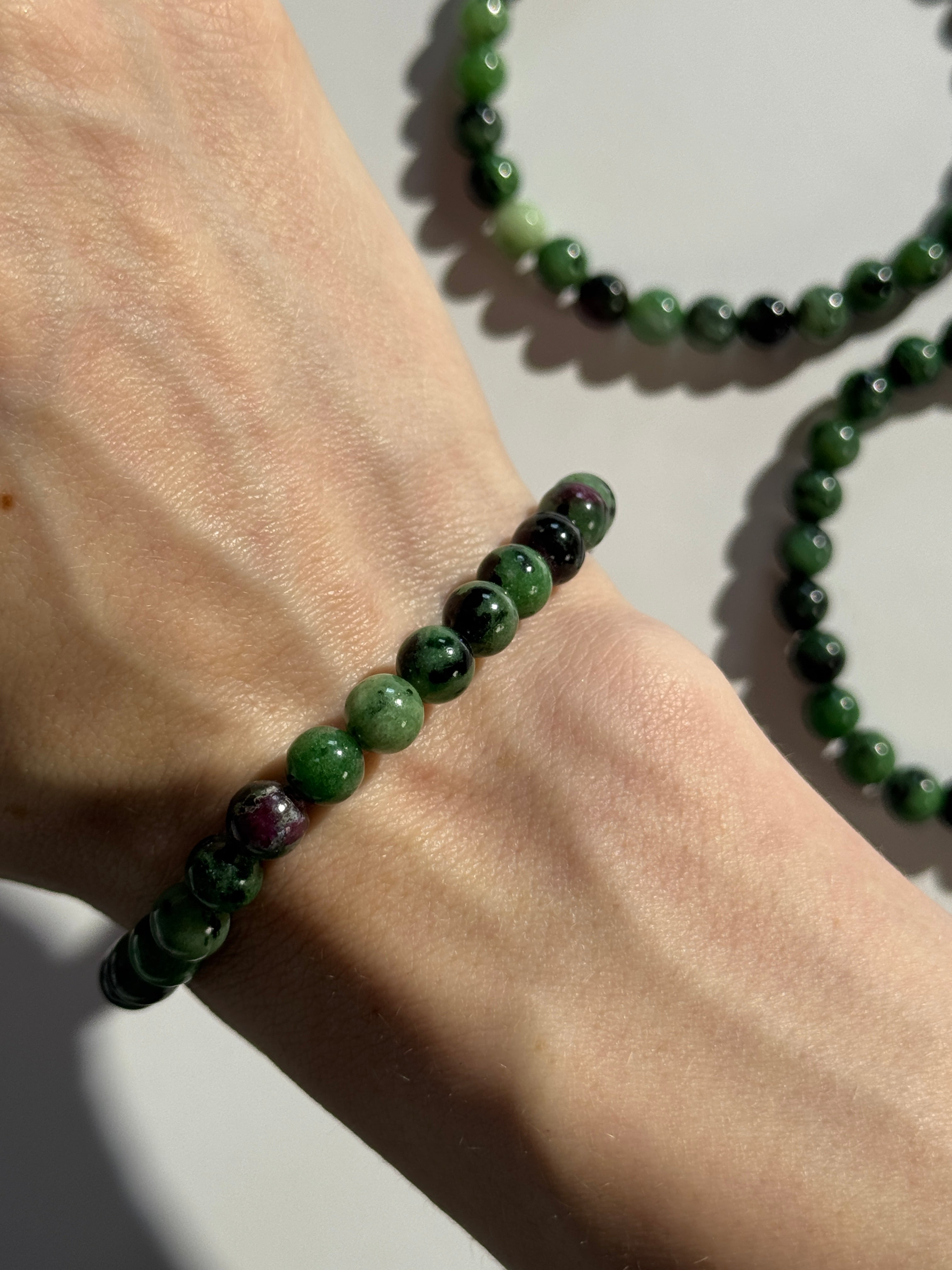 Rubin in Zoisit Kugelarmband