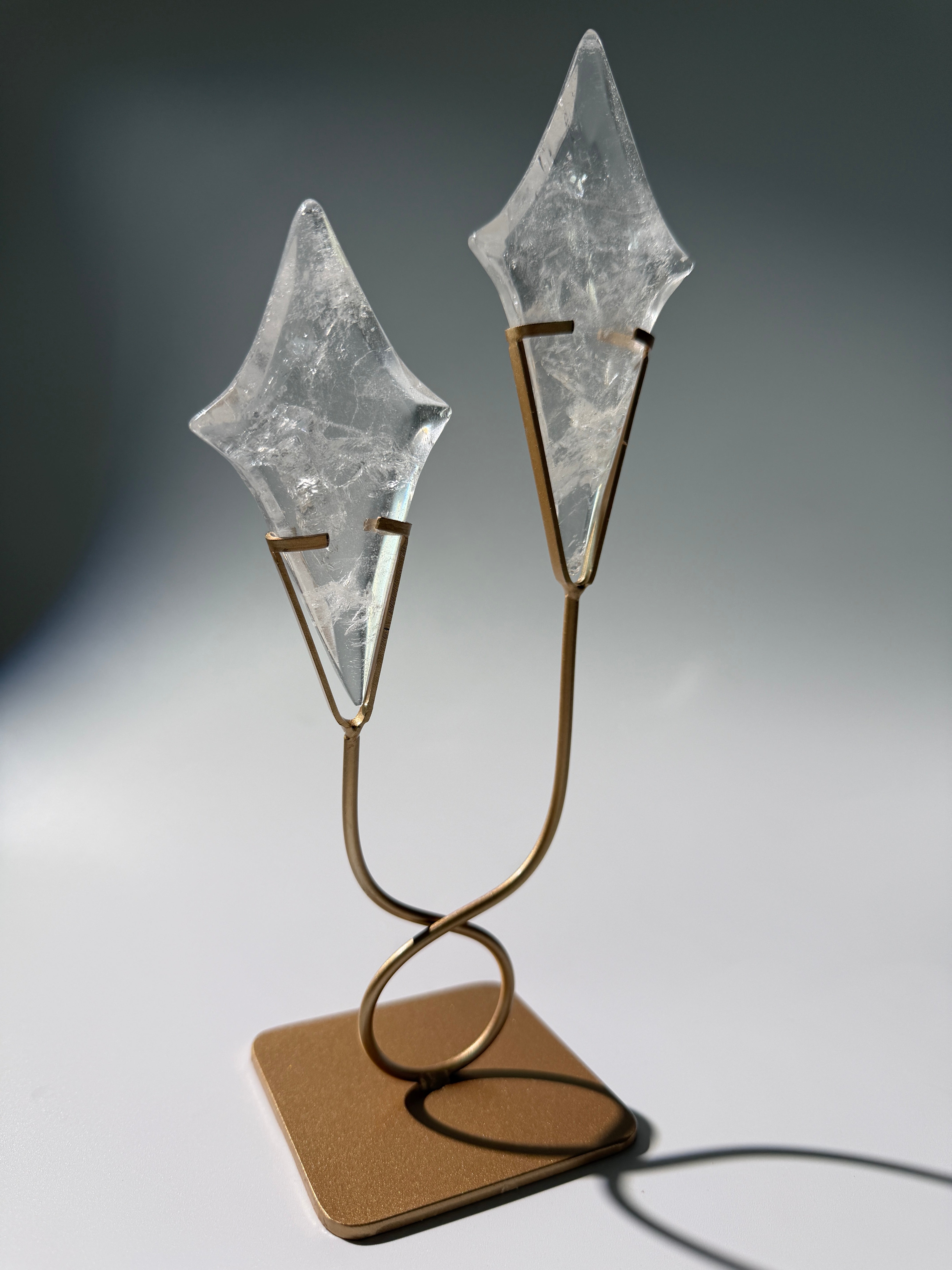 Bergkristall Sternli auf goldenem Stand