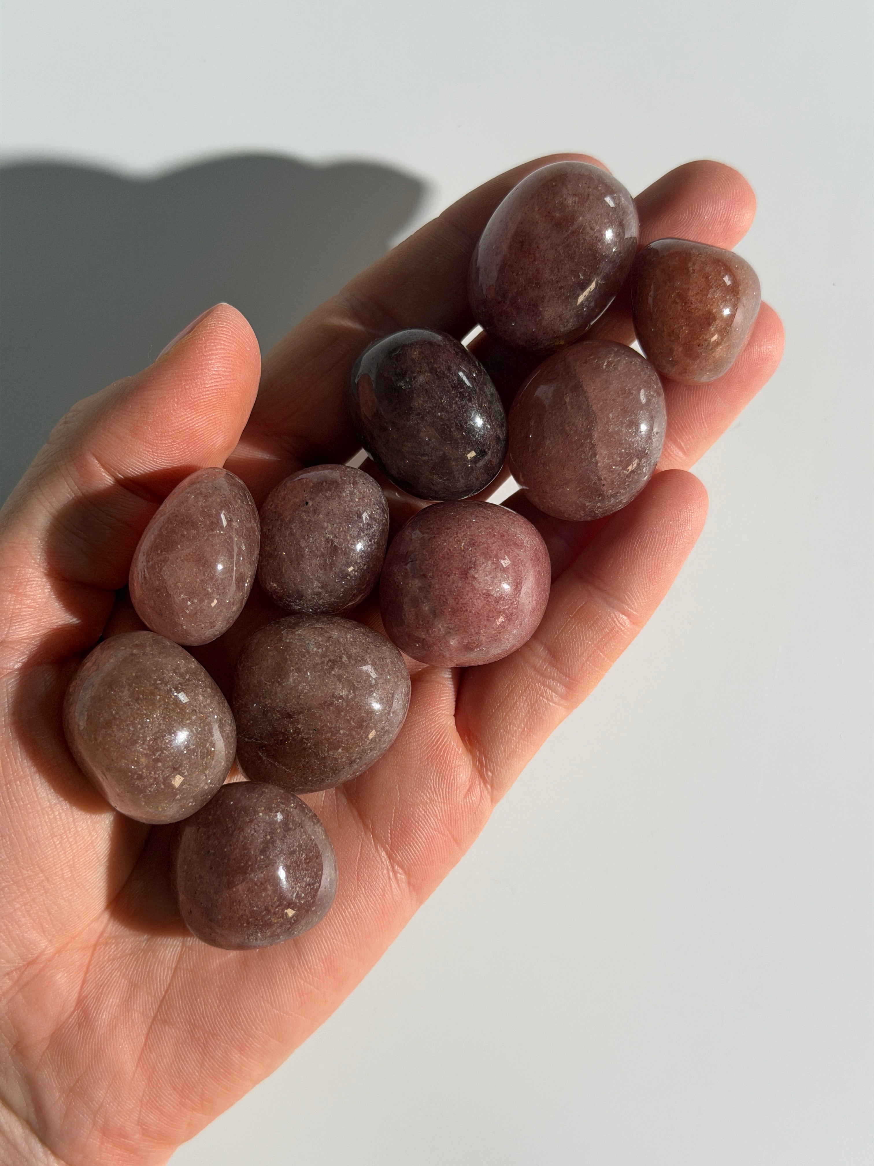 Erdbeerquarz Trommelstein