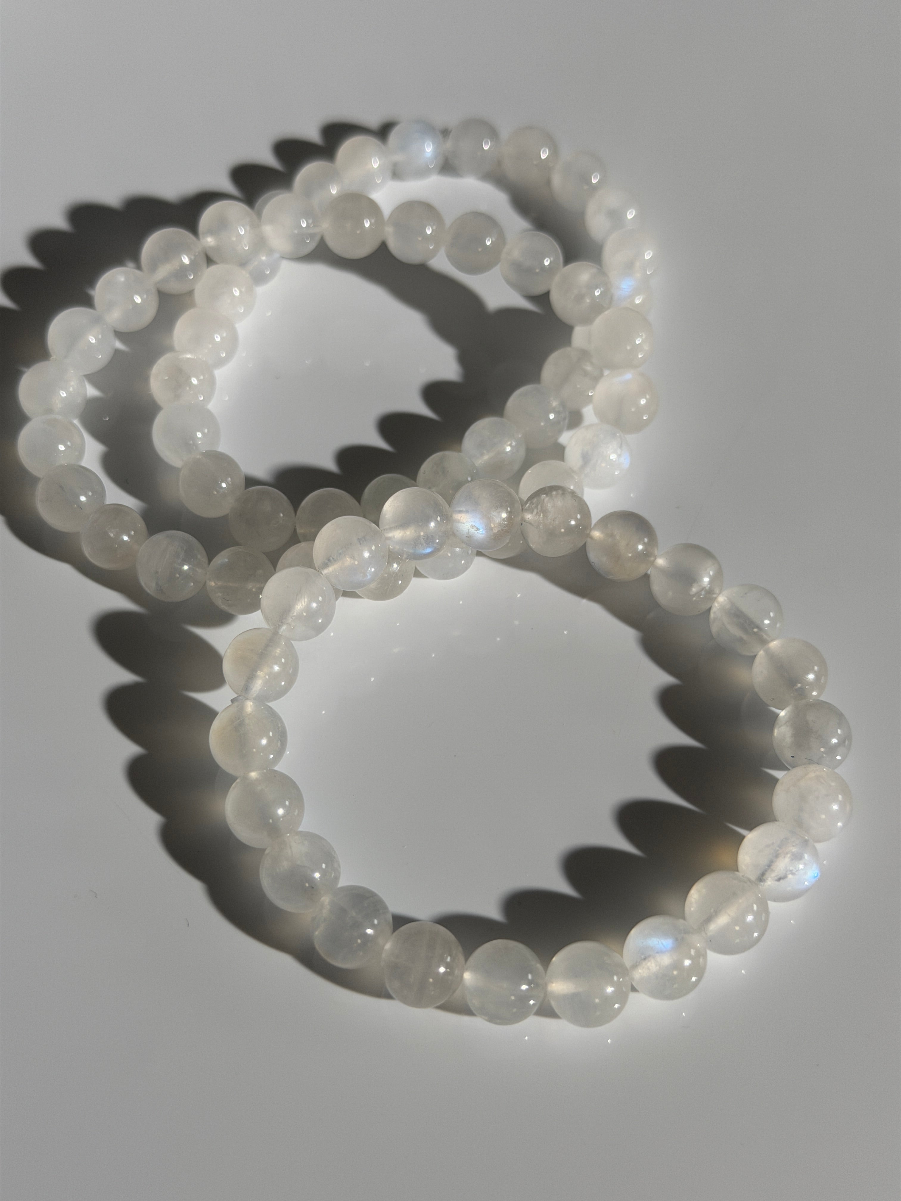 Weißer Labradorit / Mondstein Kugelarmband