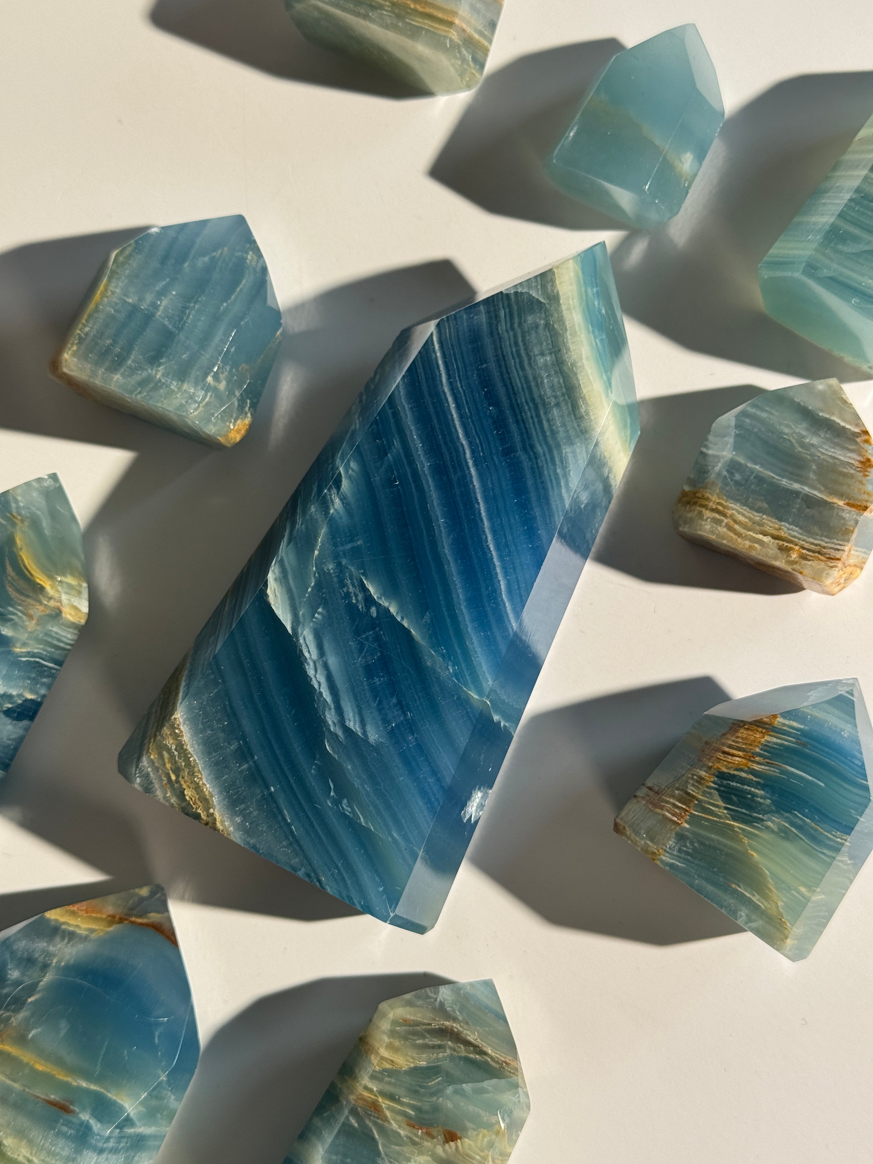 Blauer Onyx Turm