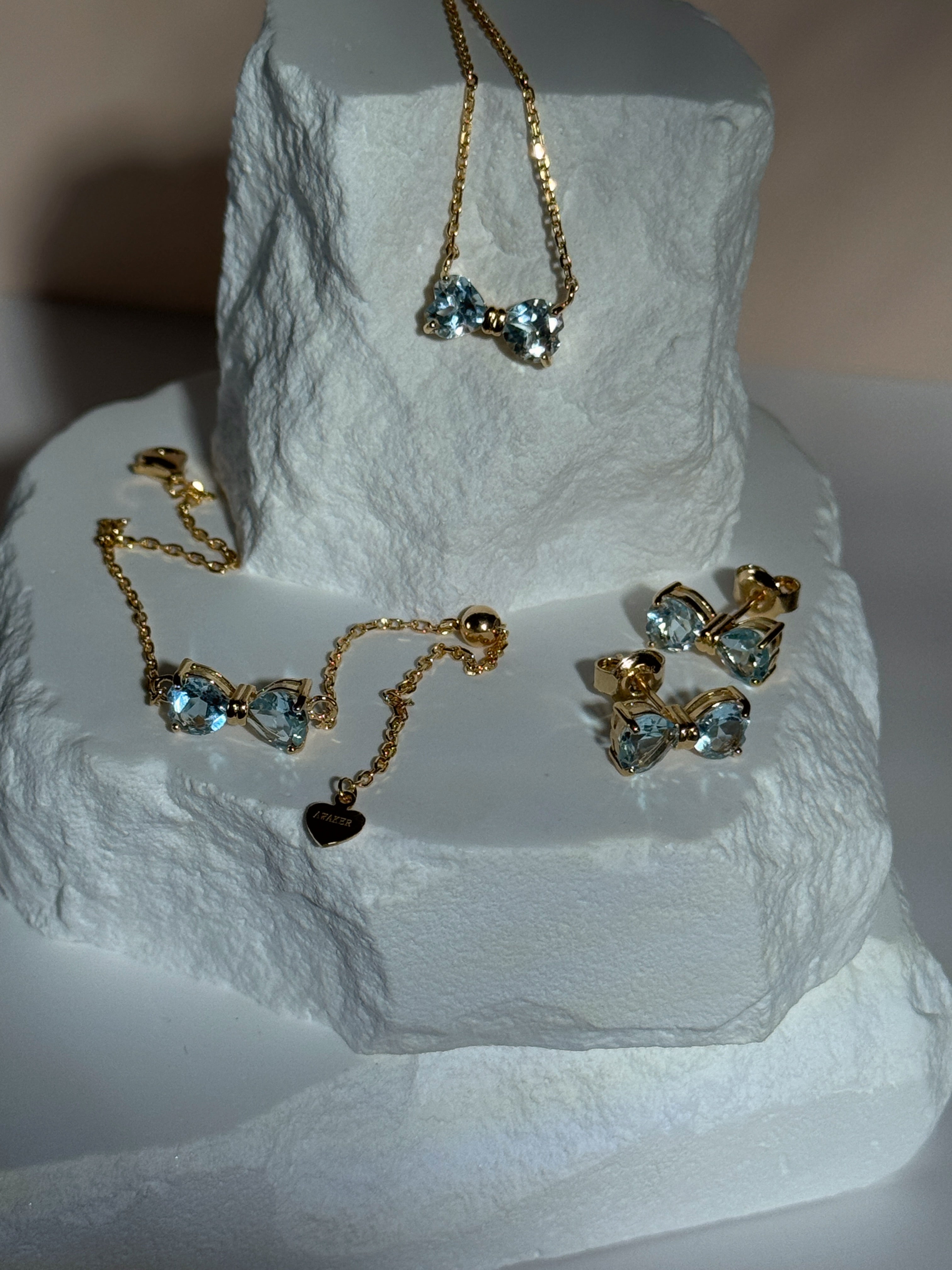 Blauer Topas Halskette „Bow“ - Gold