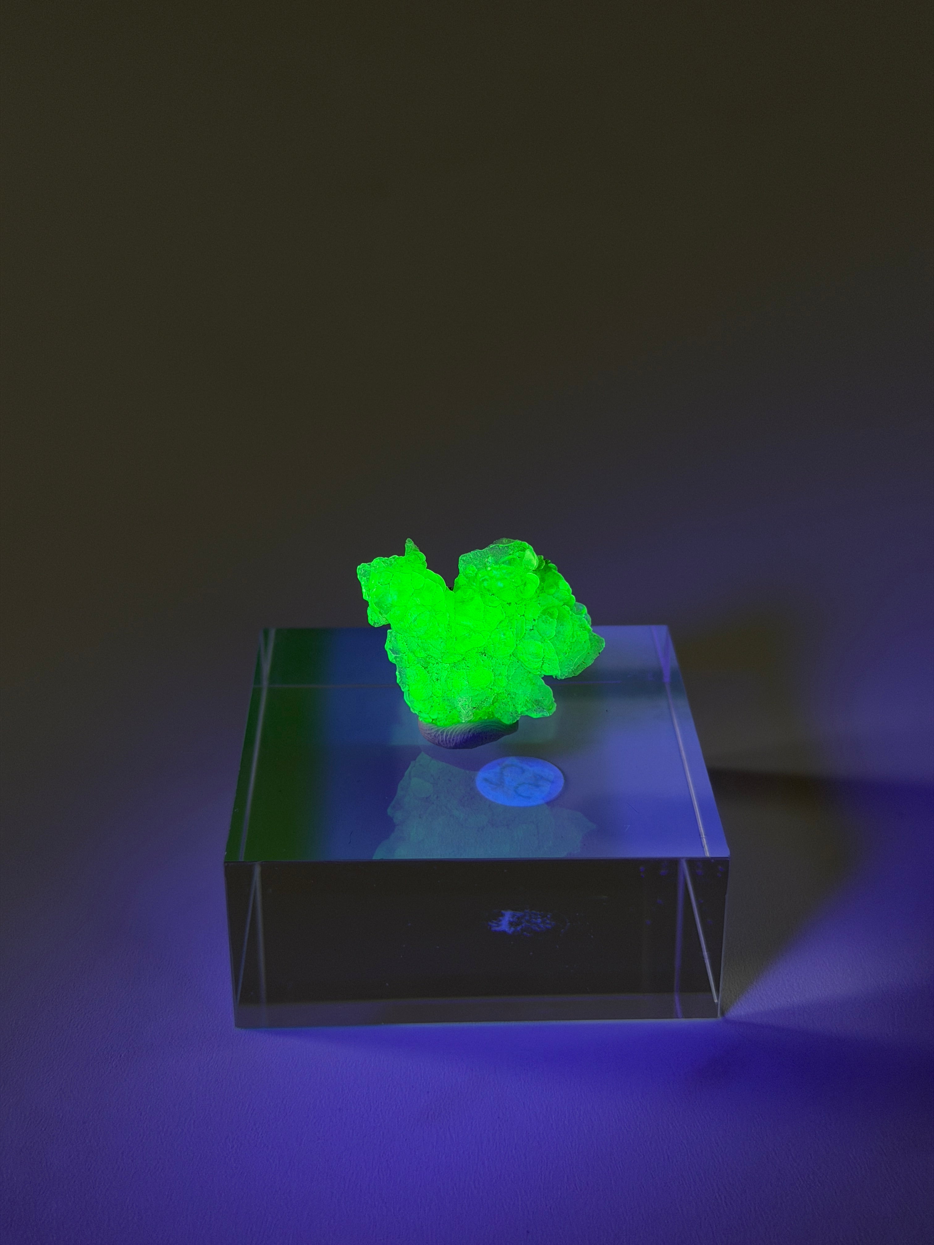 Hyalit Opal | starke UV-Reaktion | small