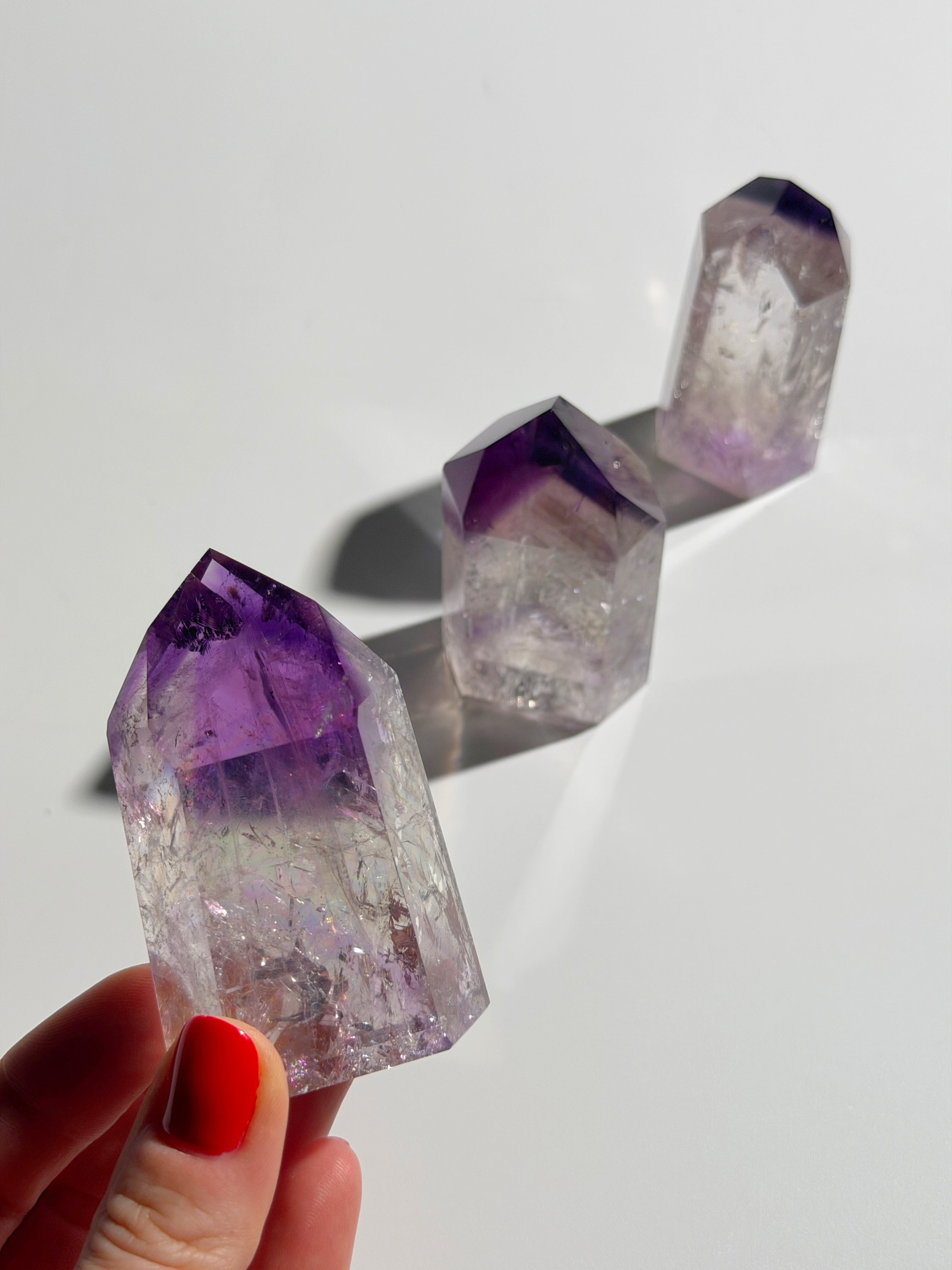 Glassy Amethyst Turm mit Regenbögen