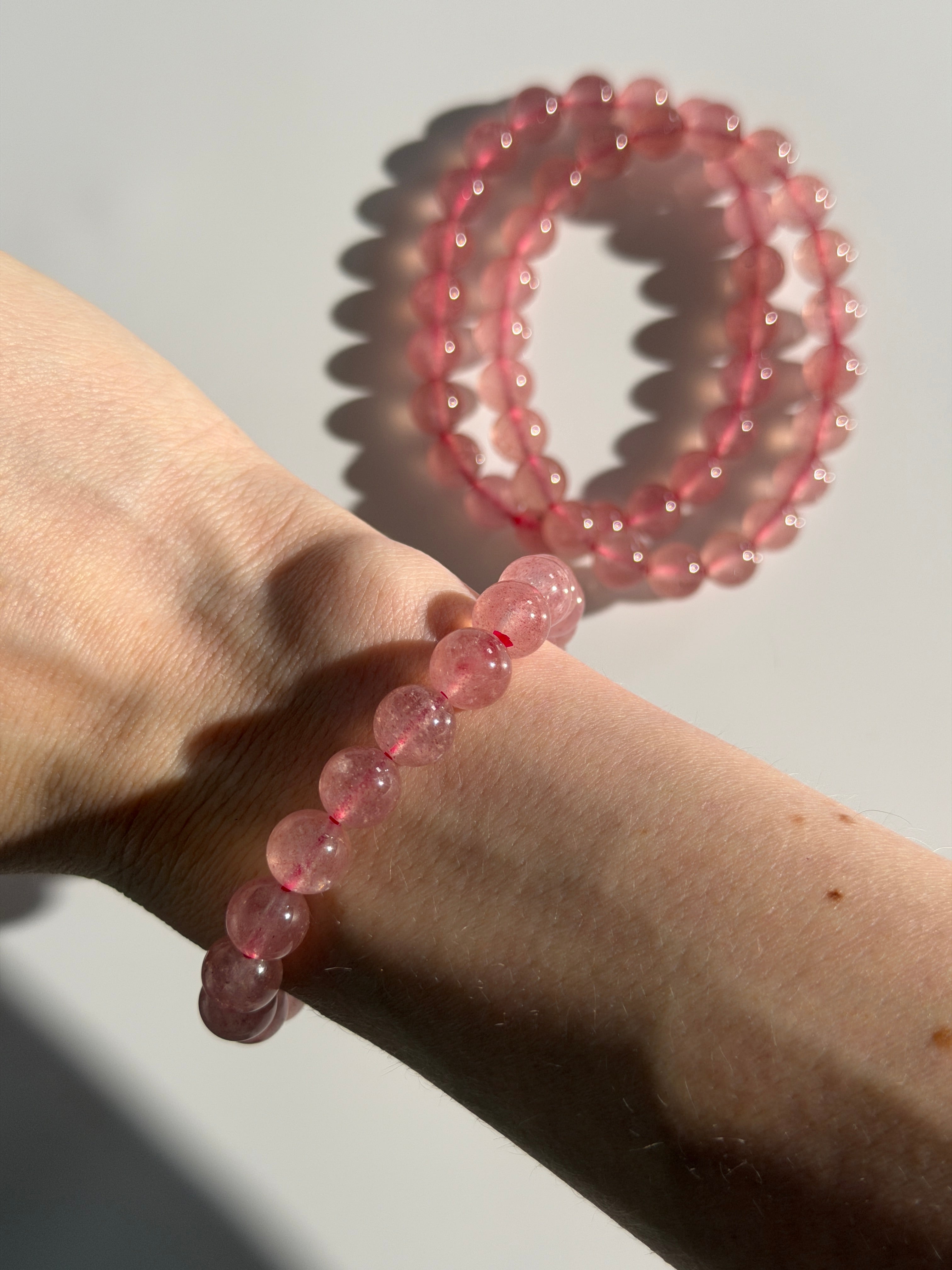 Erdbeerquarz Kugelarmband