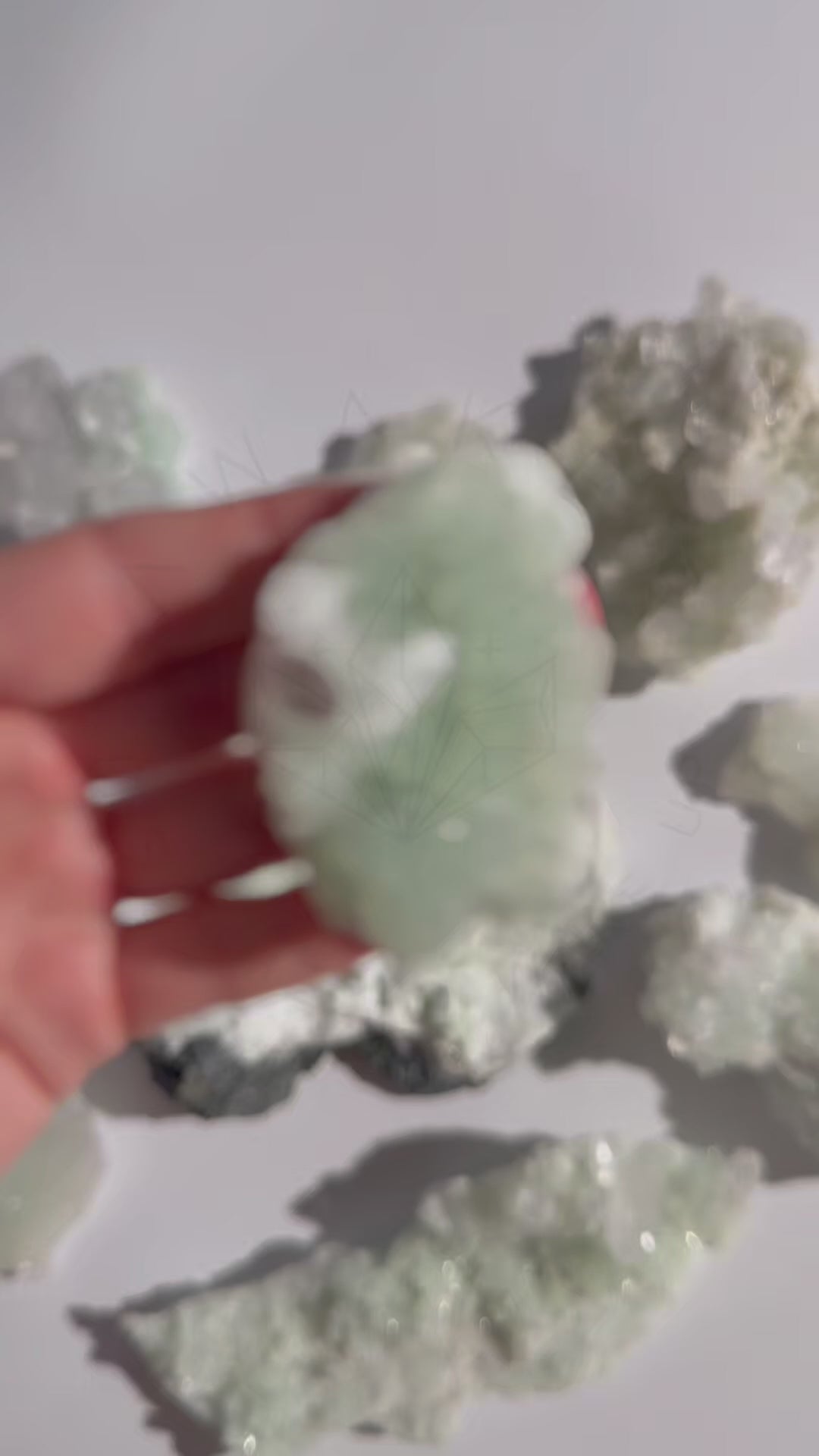 Video laden: Prehnit mit Quarz Cluster | Rare