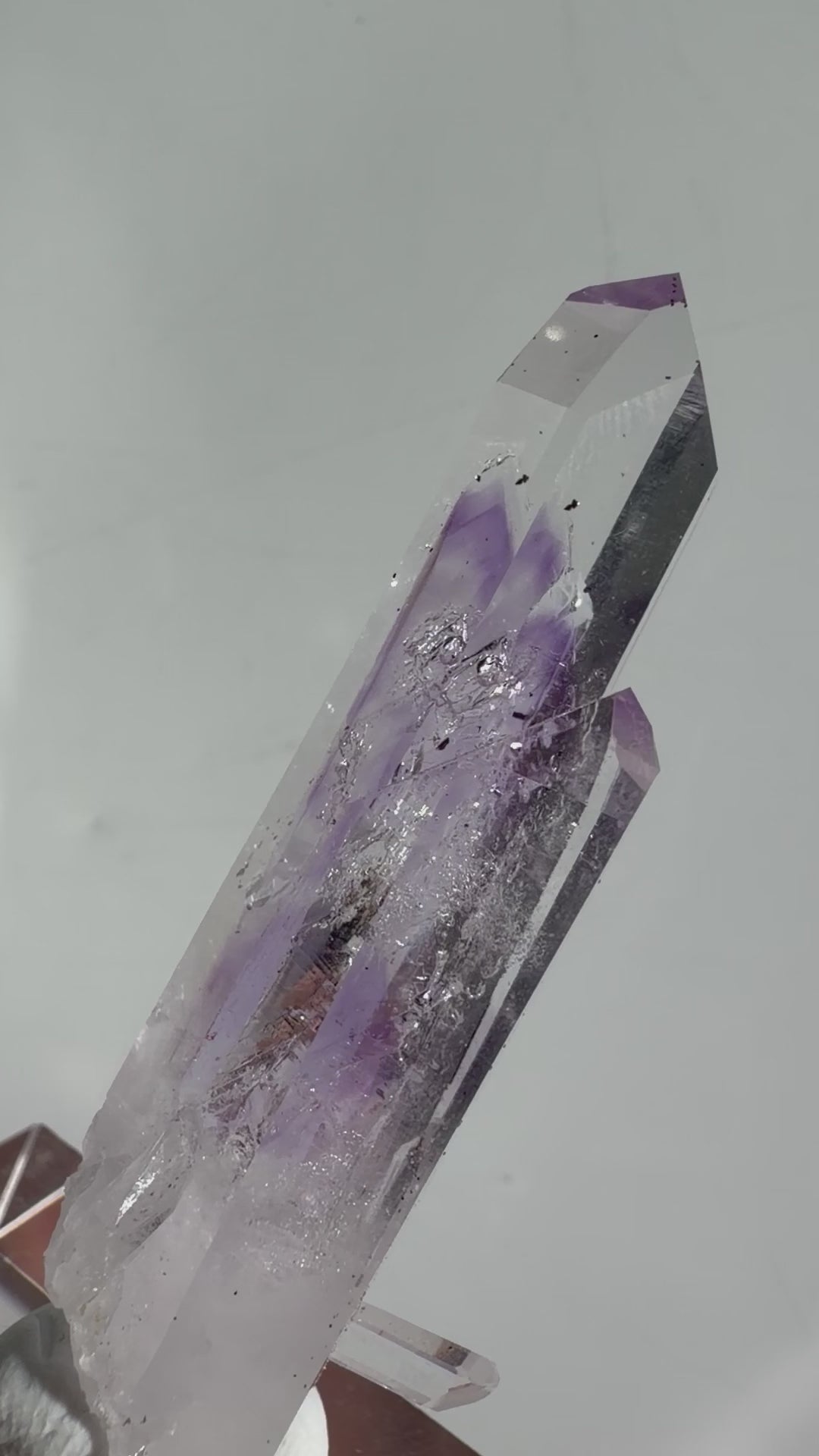 Video laden: Streep Mine Amethyst | Vitrinenstück Nr.10 - Zwillingskristall