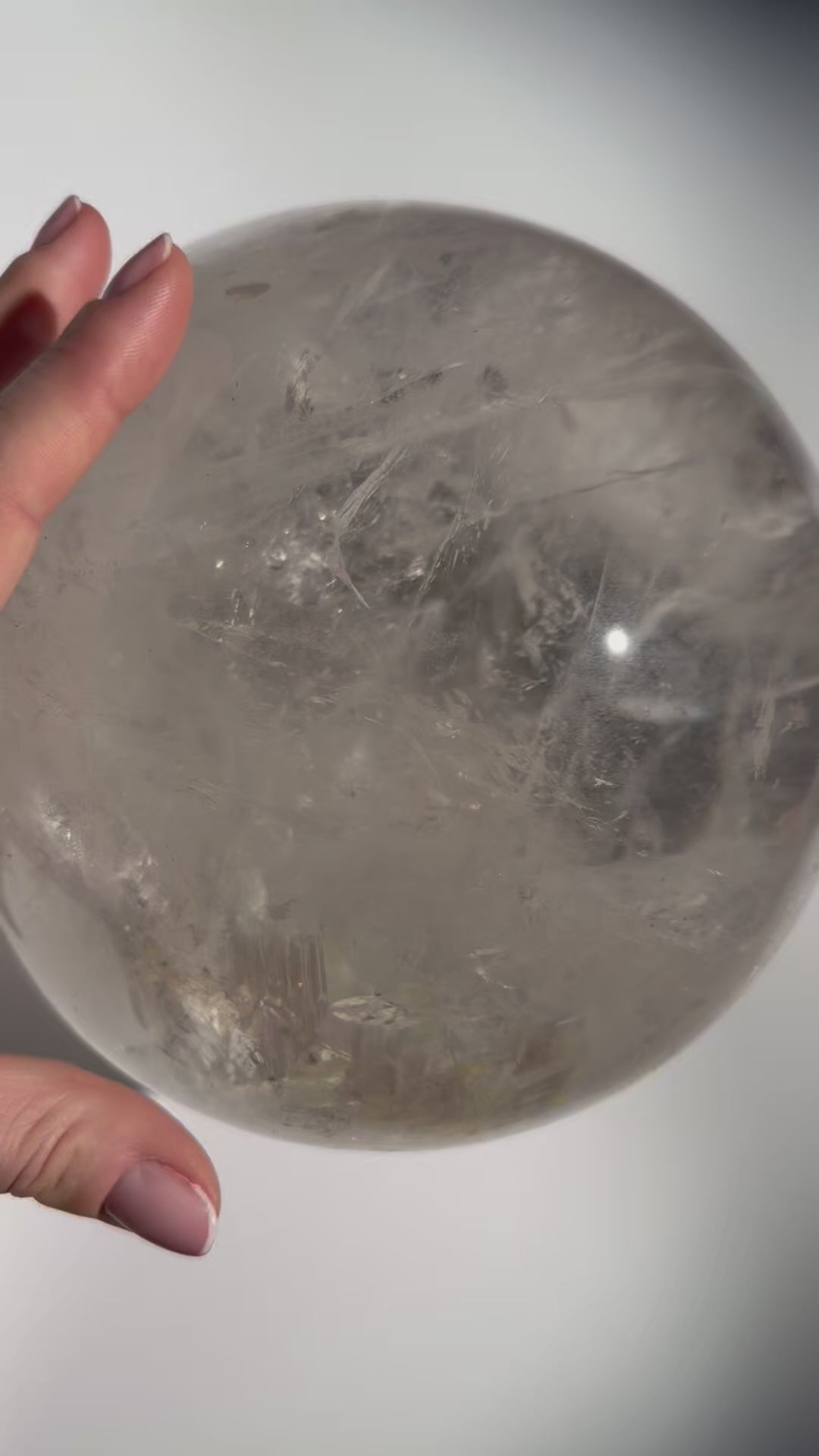 Video laden: Riesige Bergkristall Kugel mit Regenbögen 8.6kg