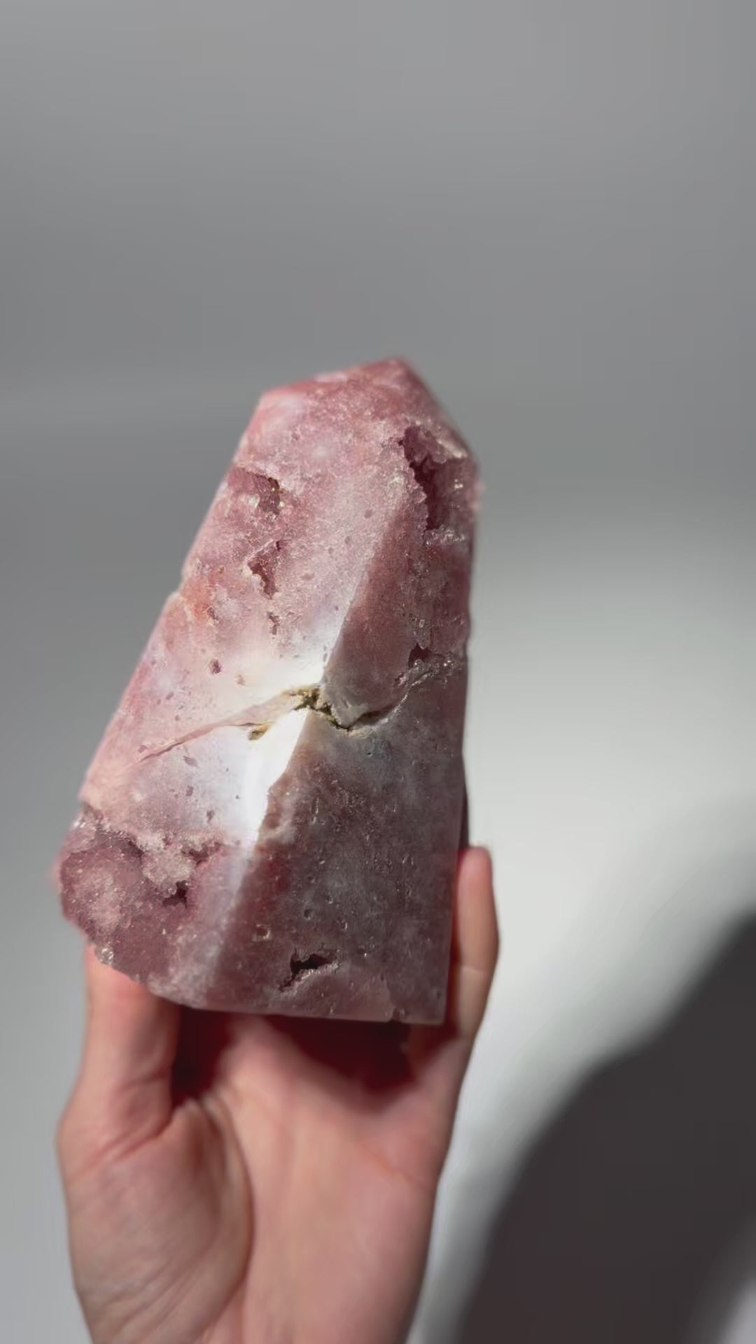 Video laden: Raspberry Pink Amethyst Obelisk / l